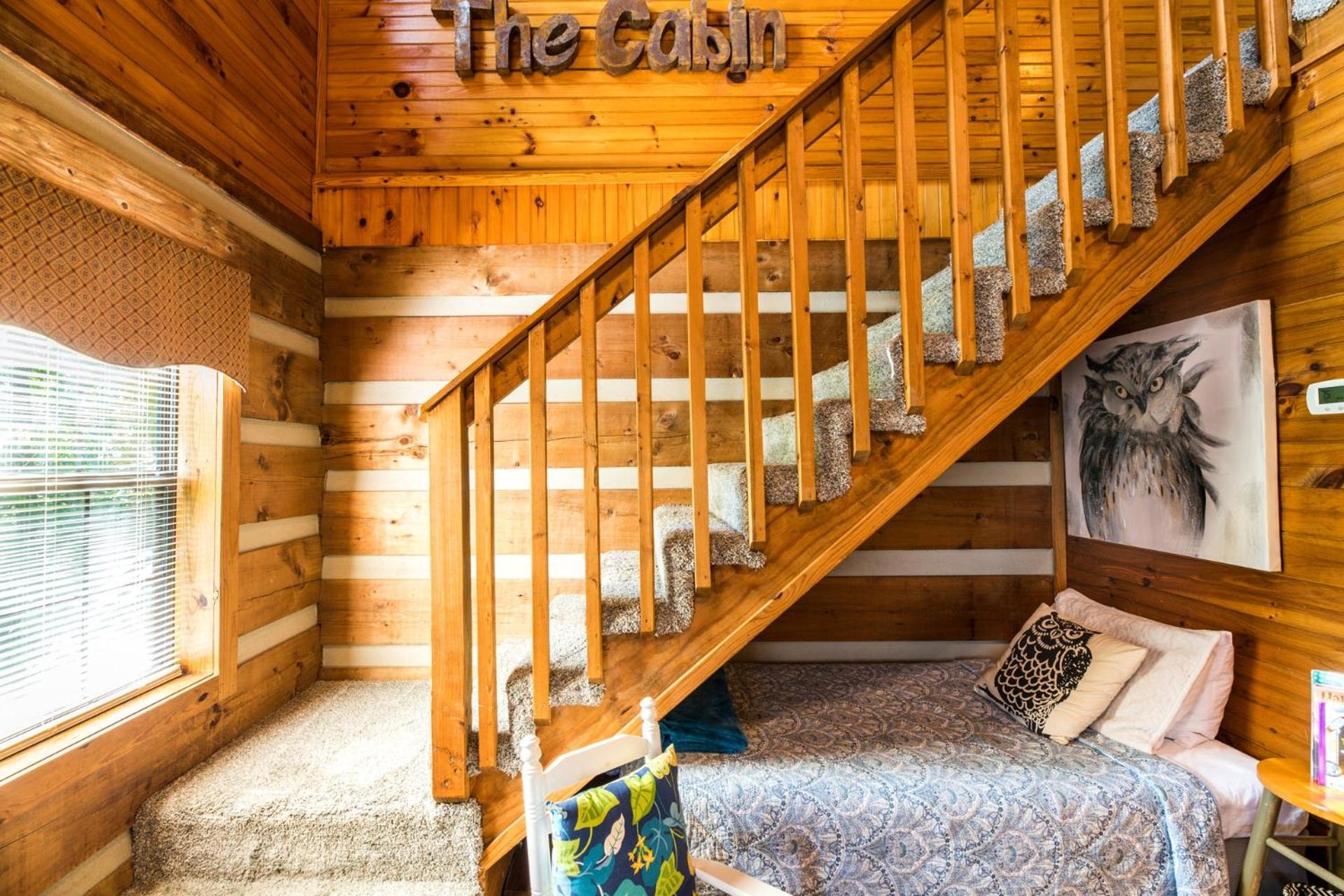 ER17 - The Perfect Getaway - Great location - Close to town! cabin view 3