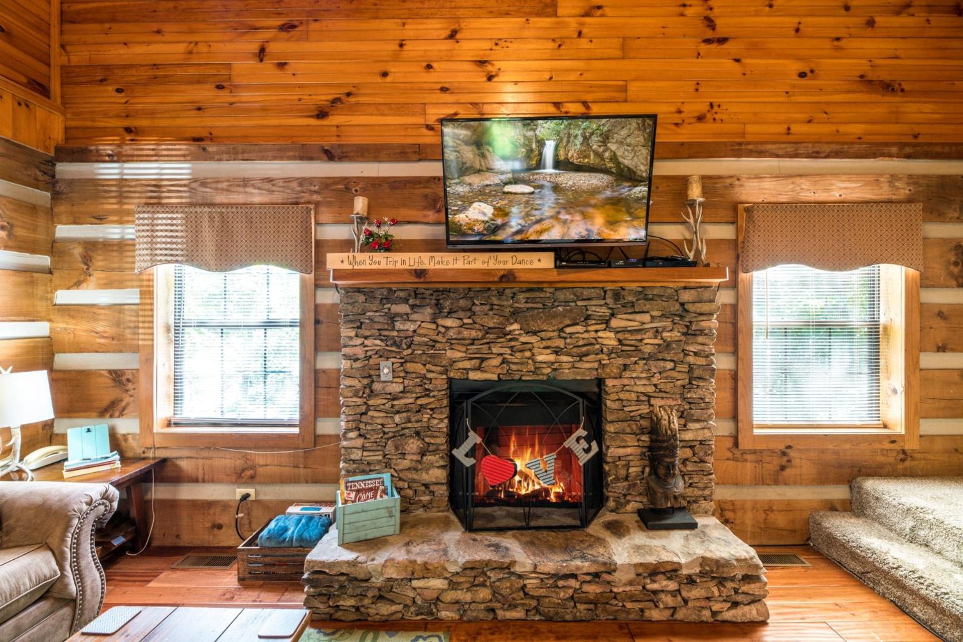 ER17 - The Perfect Getaway - Great location - Close to town! cabin view 5