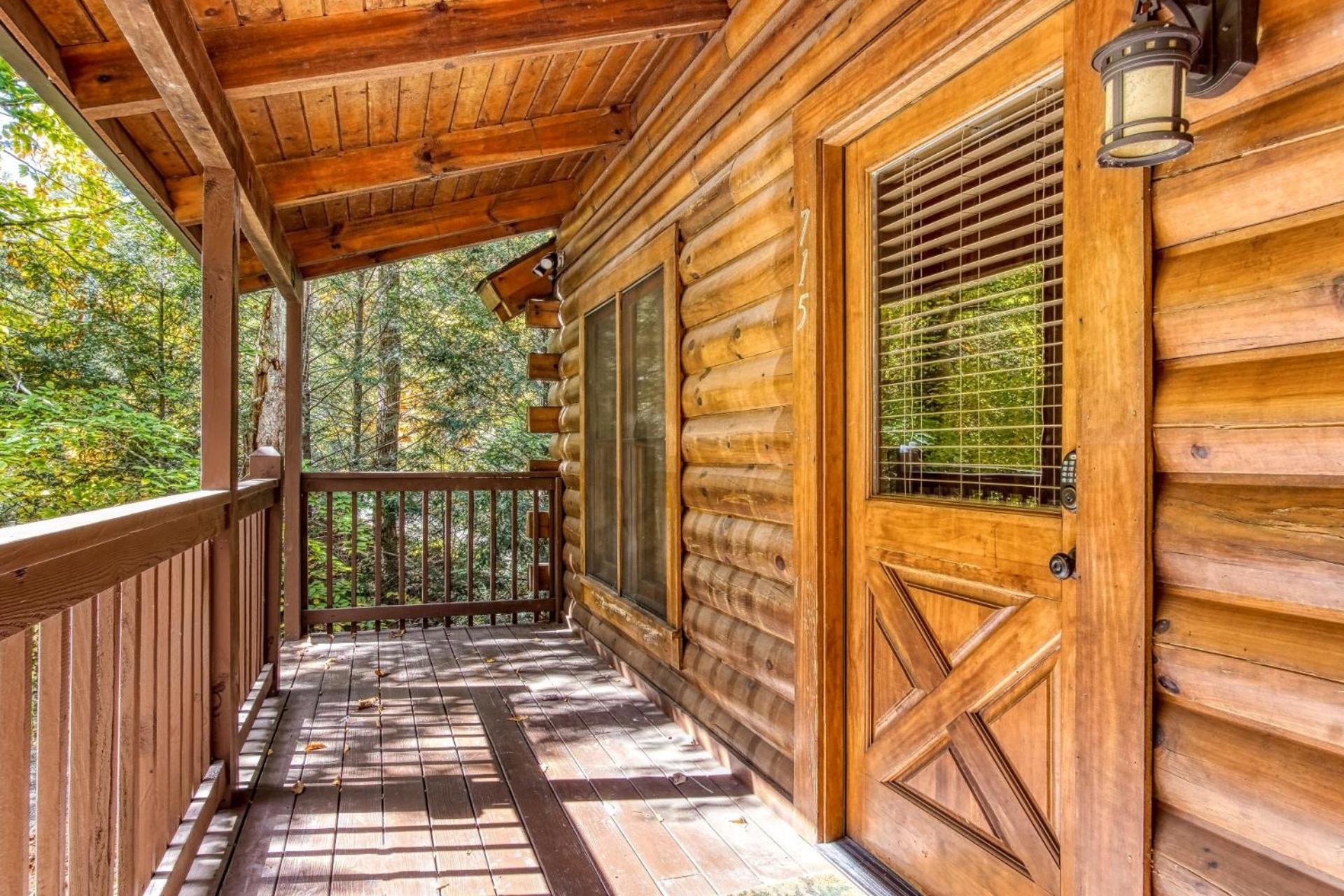 Cuddlin' Up, Er209 - Luxury At Its Finest And Location That Can't Be Beat! cabin view 5