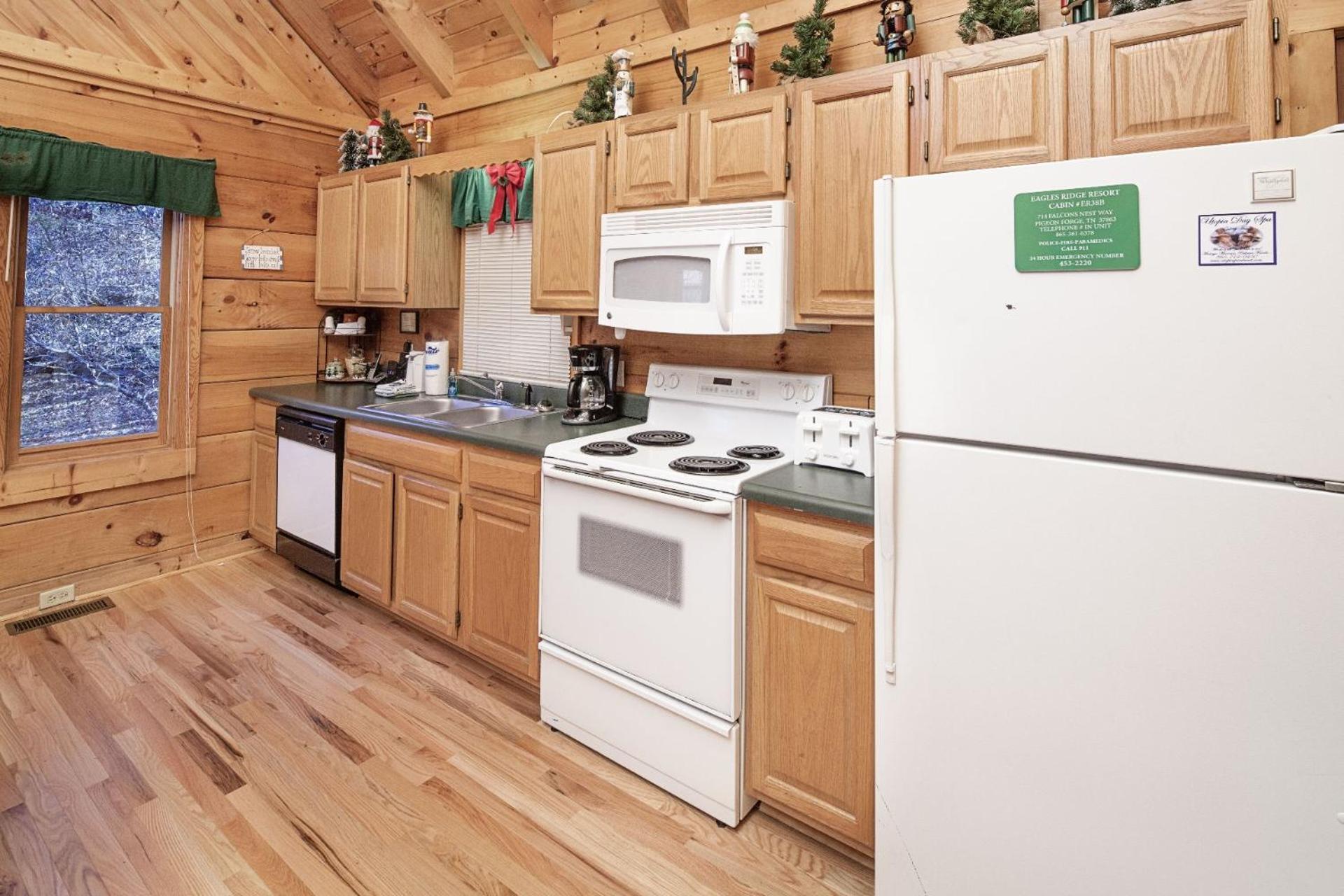 ER38B - Grandma's Hideaway - Great Location! Close to town cabin view 4
