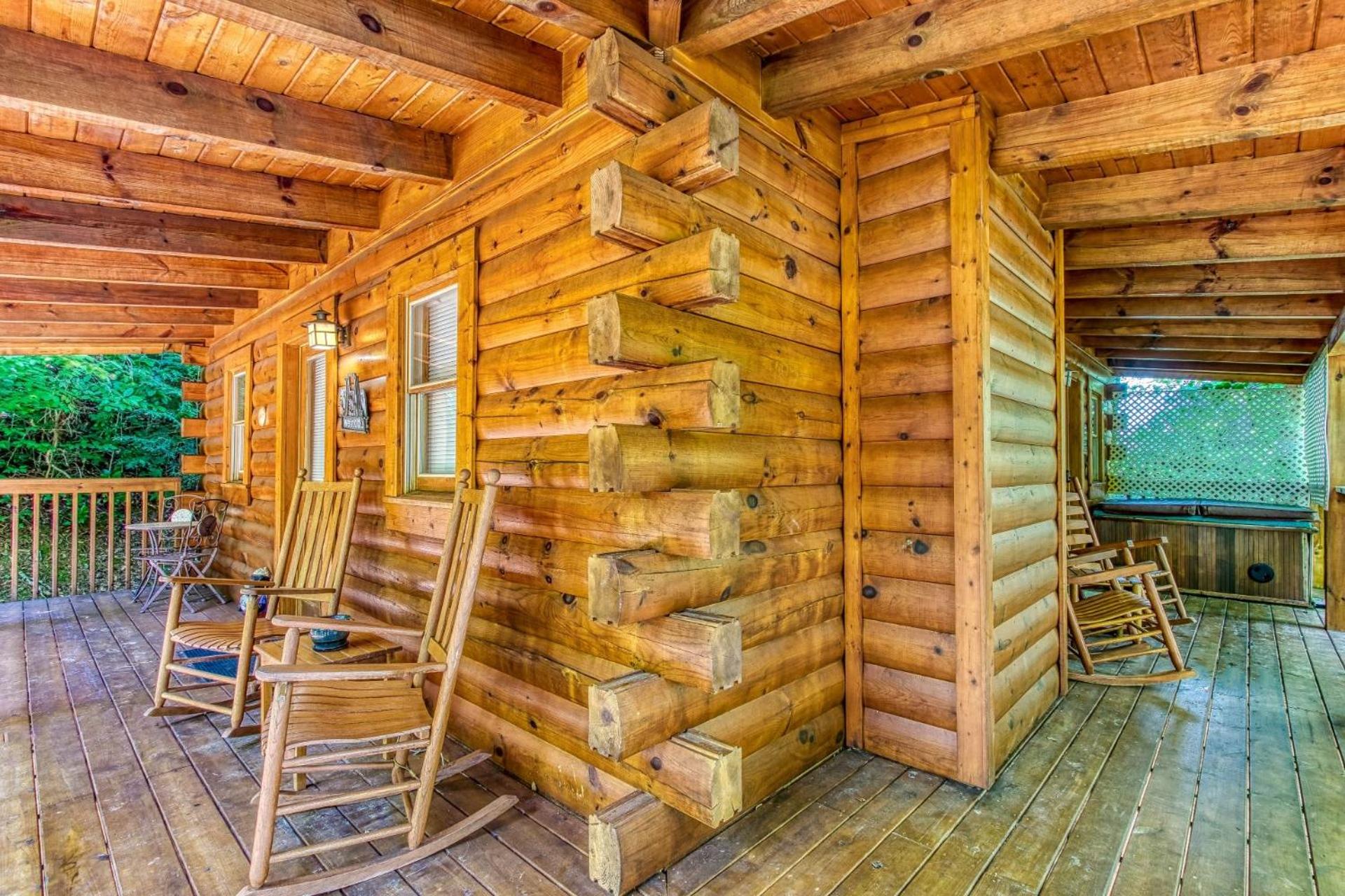 Cupid's Hideaway - Convenient to downtown Gatlinburg and the National Park! cabin