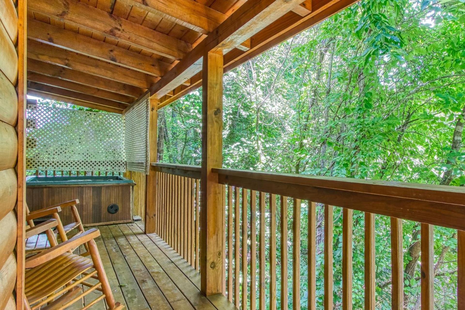 Cupid's Hideaway - Convenient to downtown Gatlinburg and the National Park! cabin