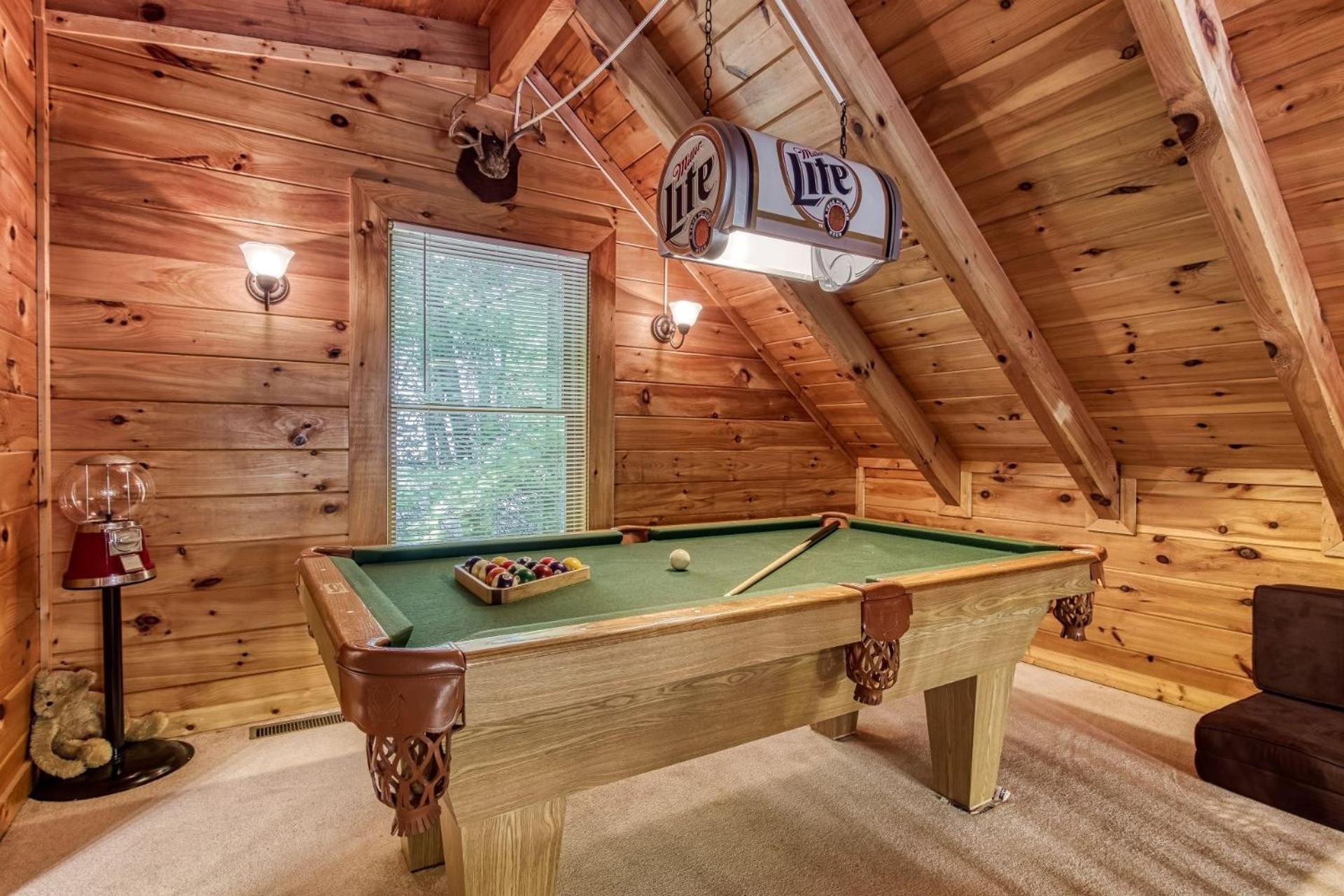 Cupid's Hideaway - Convenient to downtown Gatlinburg and the National Park! cabin