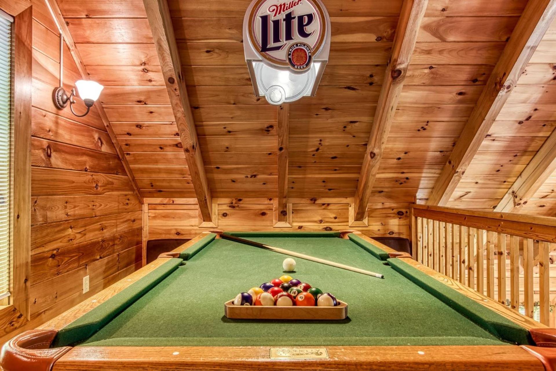 Cupid's Hideaway - Convenient to downtown Gatlinburg and the National Park! cabin