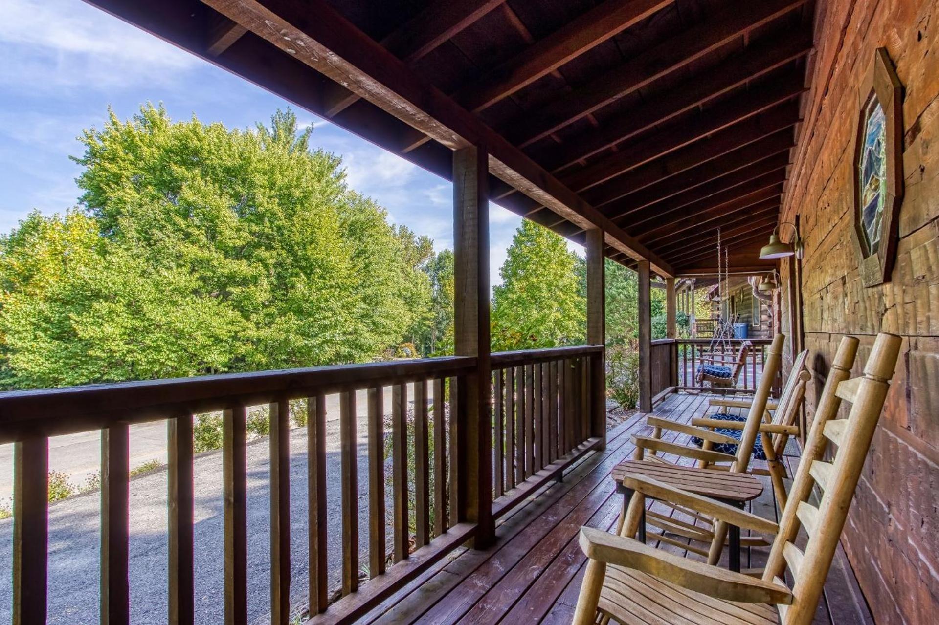 ER3 - Best of Both Worlds -Great location-Close to town cabin view 3