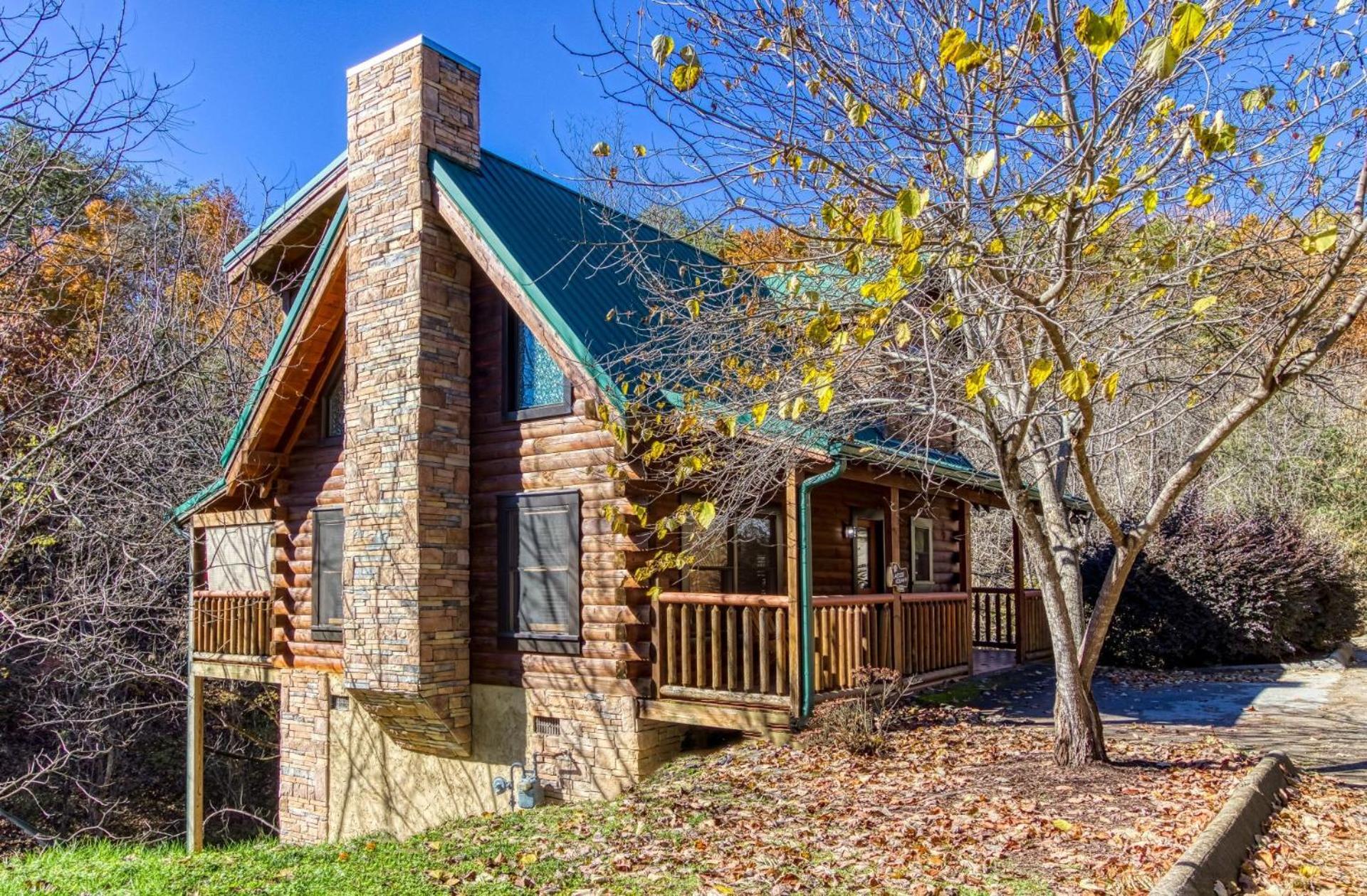 ERN832 - Lakeside Hideaway - Great Location! Close To All The Action! cabin - Property Image 11