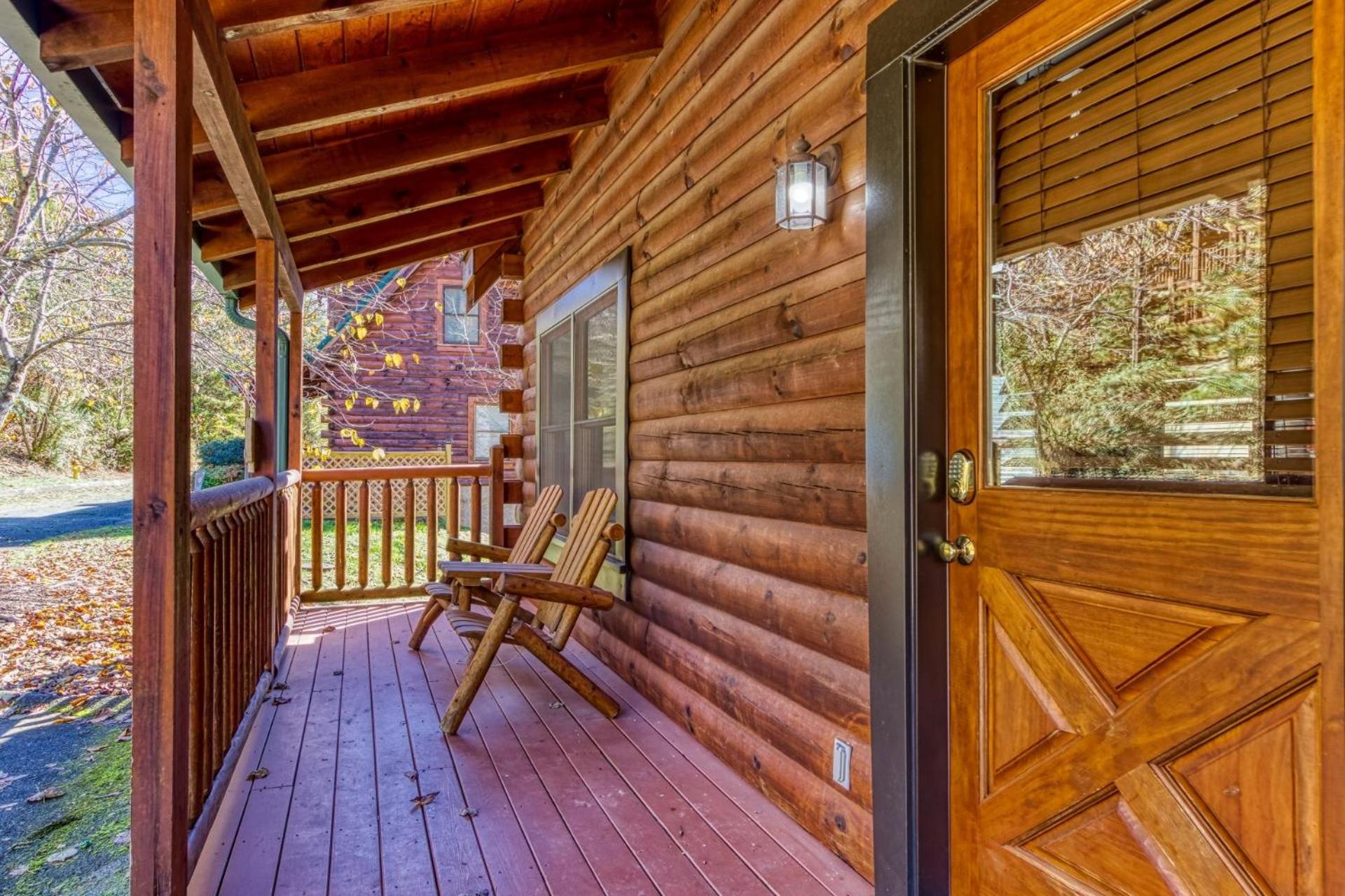 ERN832 - Lakeside Hideaway - Great Location! Close To All The Action! cabin - Property Image 24