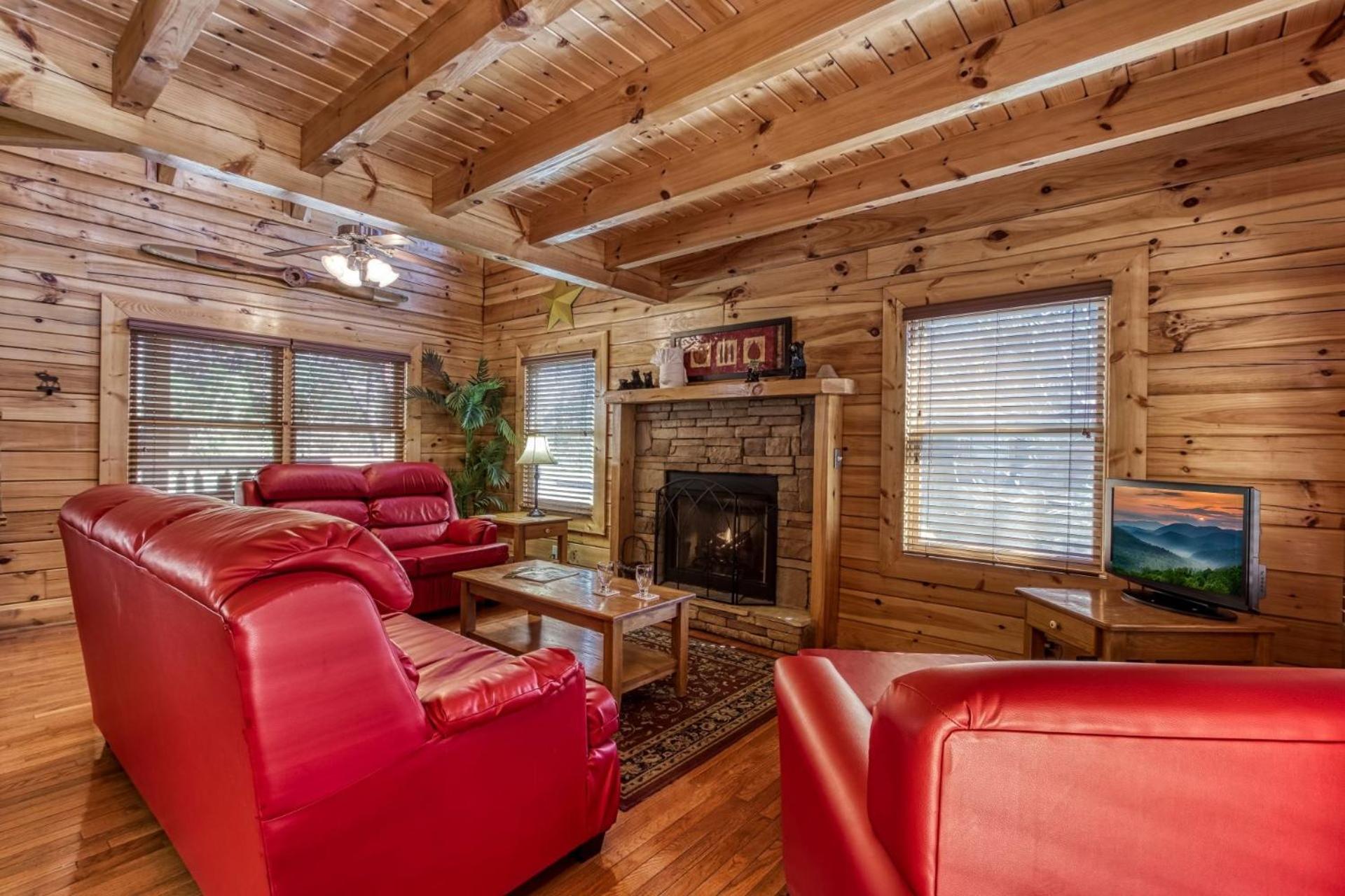 ERN832 - Lakeside Hideaway - Great Location! Close To All The Action! cabin - Property Image 25