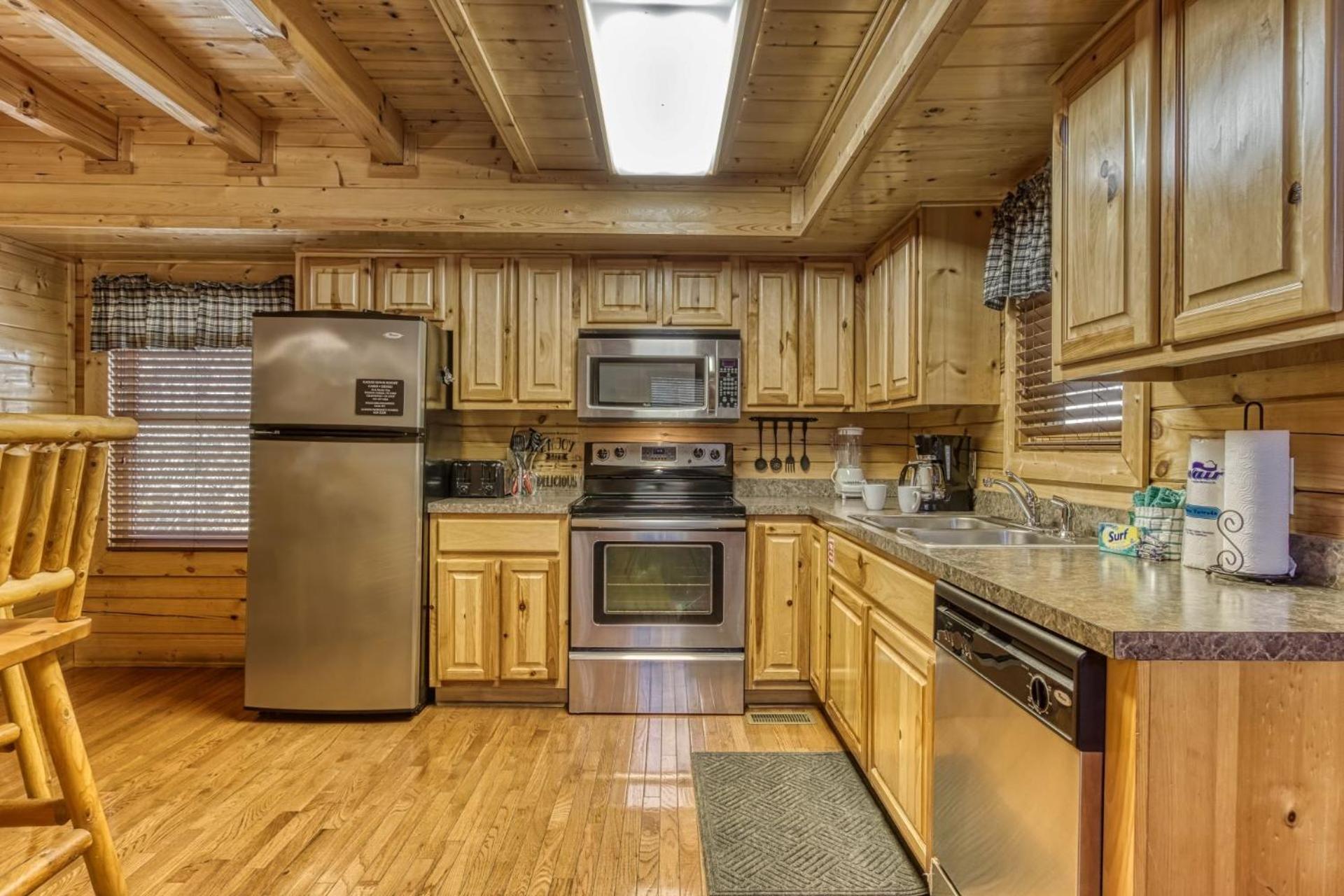 ERN832 - Lakeside Hideaway - Great Location! Close To All The Action! cabin - Property Image 29