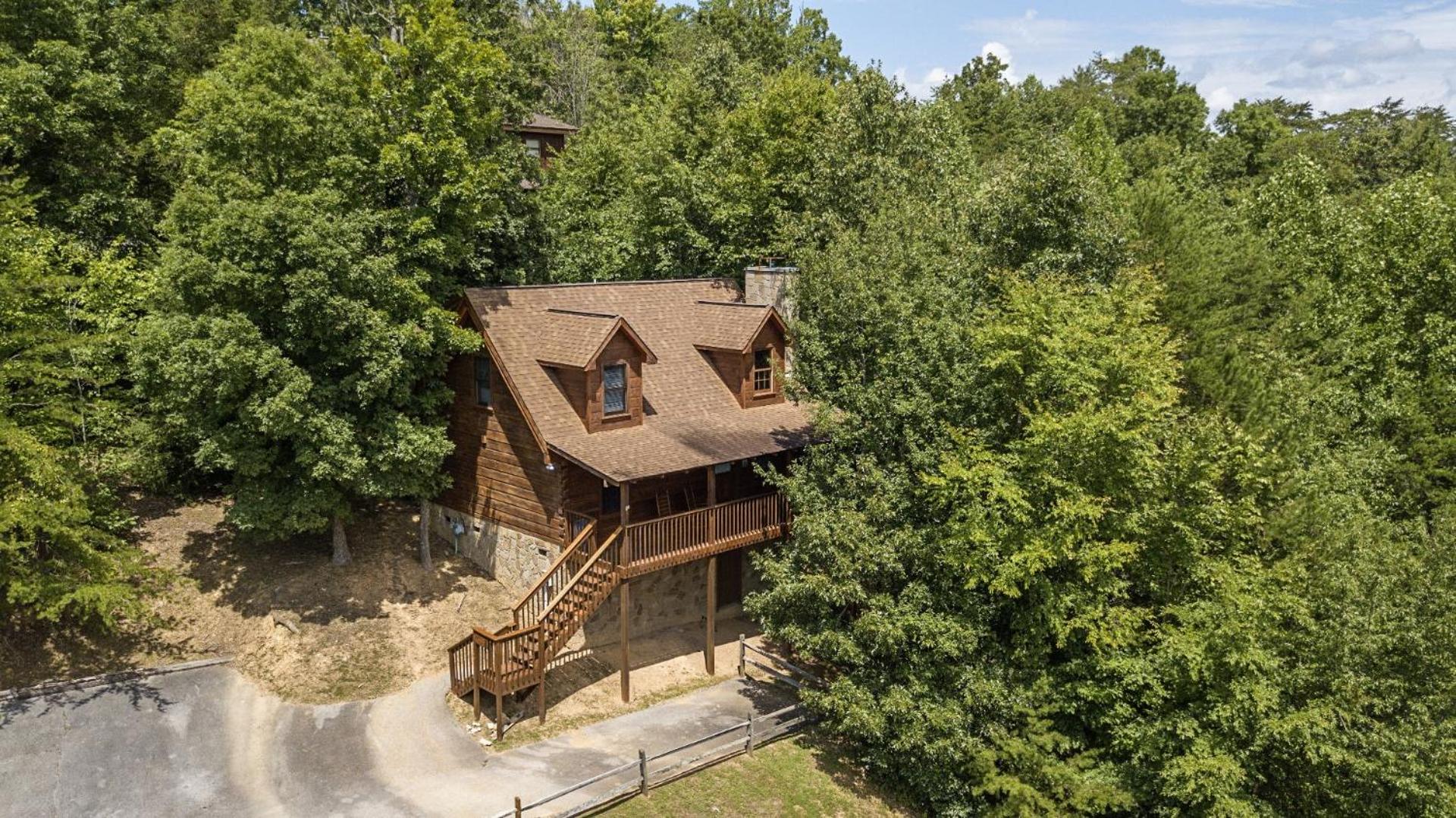 ER27- Bear Naked - Great location- Close to town cabin in Pigeon Forge, US