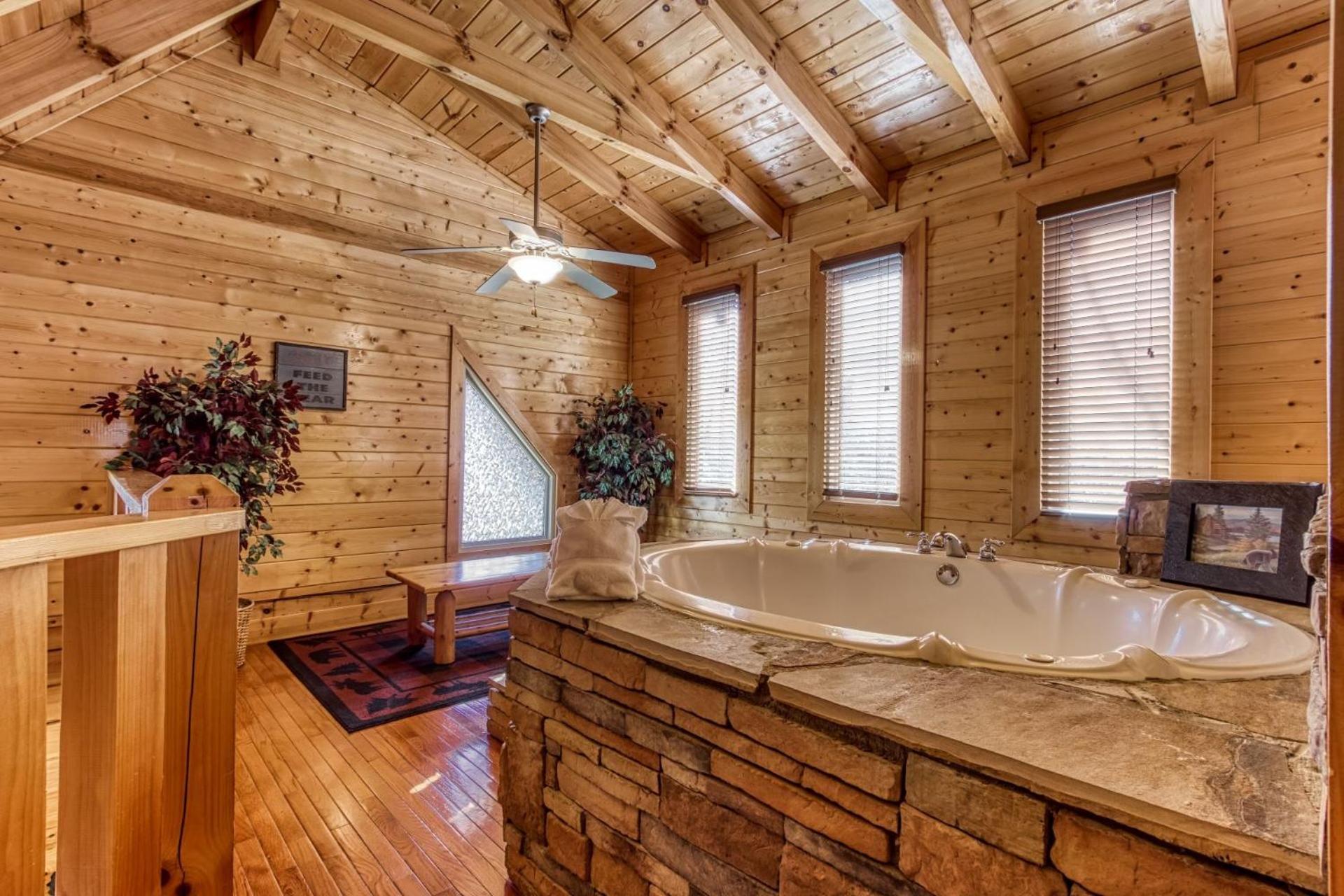 ERN832 - Lakeside Hideaway - Great Location! Close To All The Action! cabin - Property Image 36