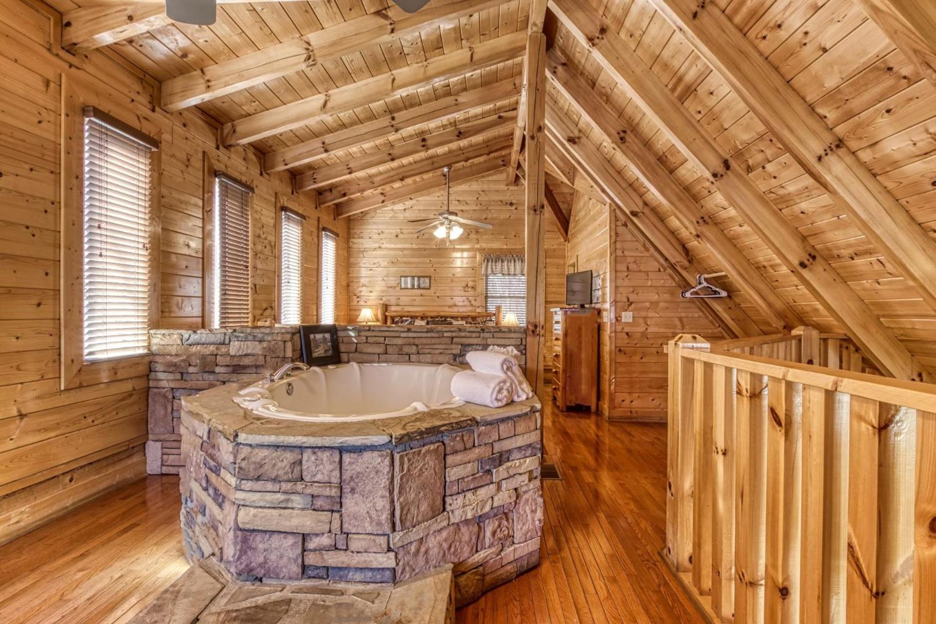 ERN832 - Lakeside Hideaway - Great Location! Close To All The Action! cabin - Property Image 37