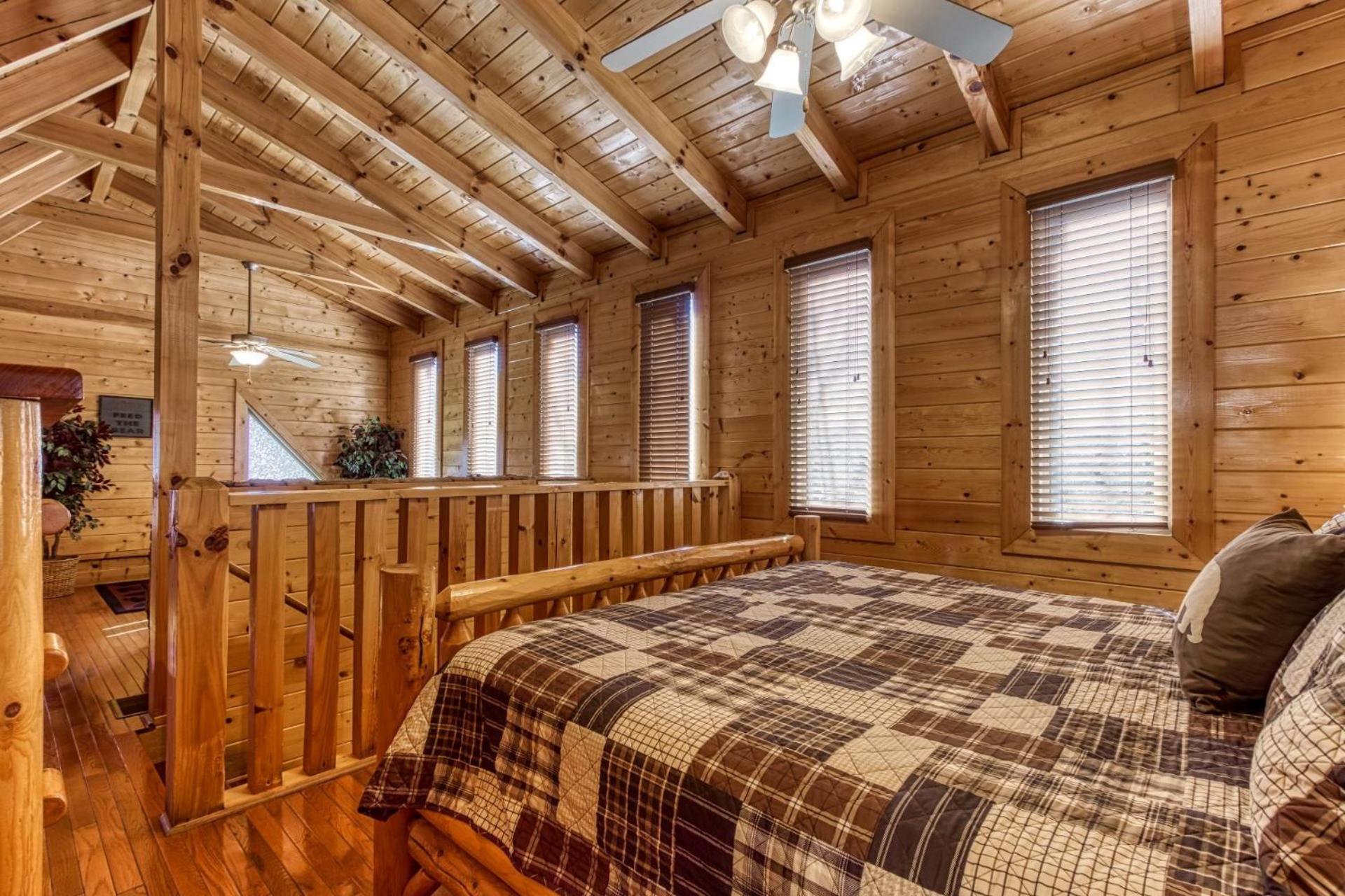 ERN832 - Lakeside Hideaway - Great Location! Close To All The Action! cabin - Property Image 34