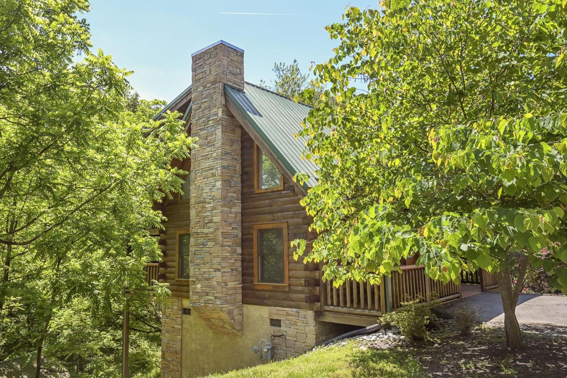 ERN832 - Lakeside Hideaway - Great Location! Close To All The Action! cabin - Property Image 9