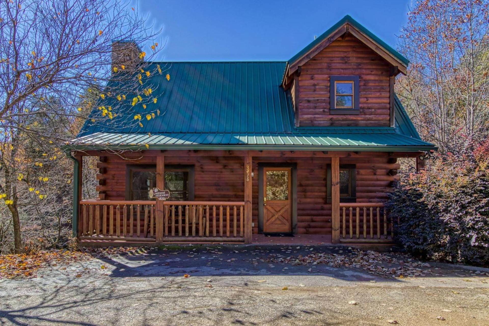 ERN832 - Lakeside Hideaway - Great Location! Close To All The Action! cabin - Property Image 1