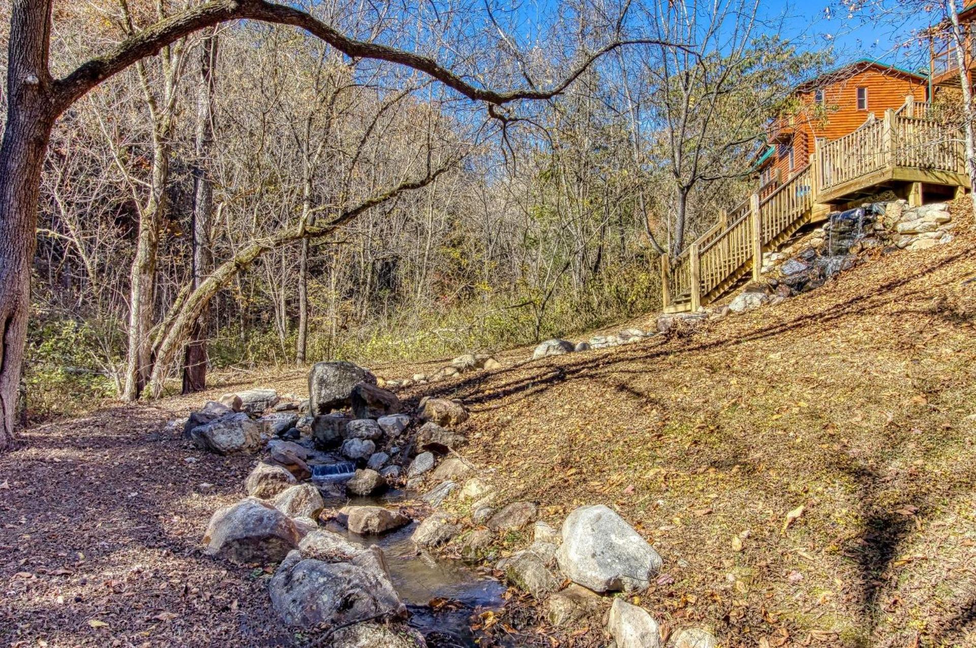 ERN832 - Lakeside Hideaway - Great Location! Close To All The Action! cabin - Property Image 12