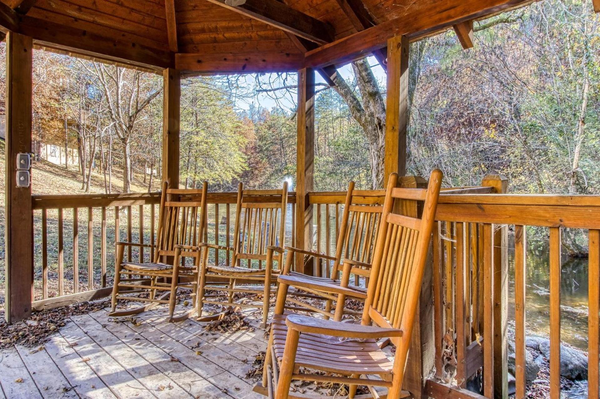 ERN832 - Lakeside Hideaway - Great Location! Close To All The Action! cabin - Property Image 16
