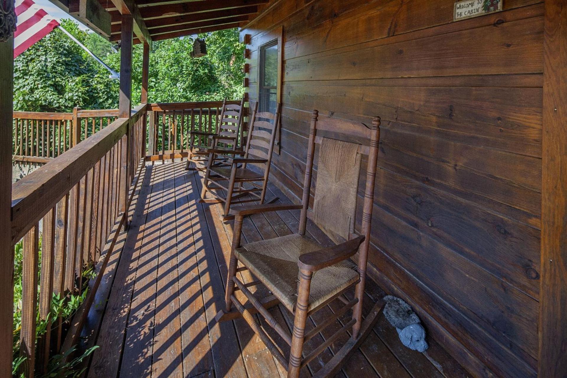 ER100 - Making Memories Great location - Close to town! cabin view 3