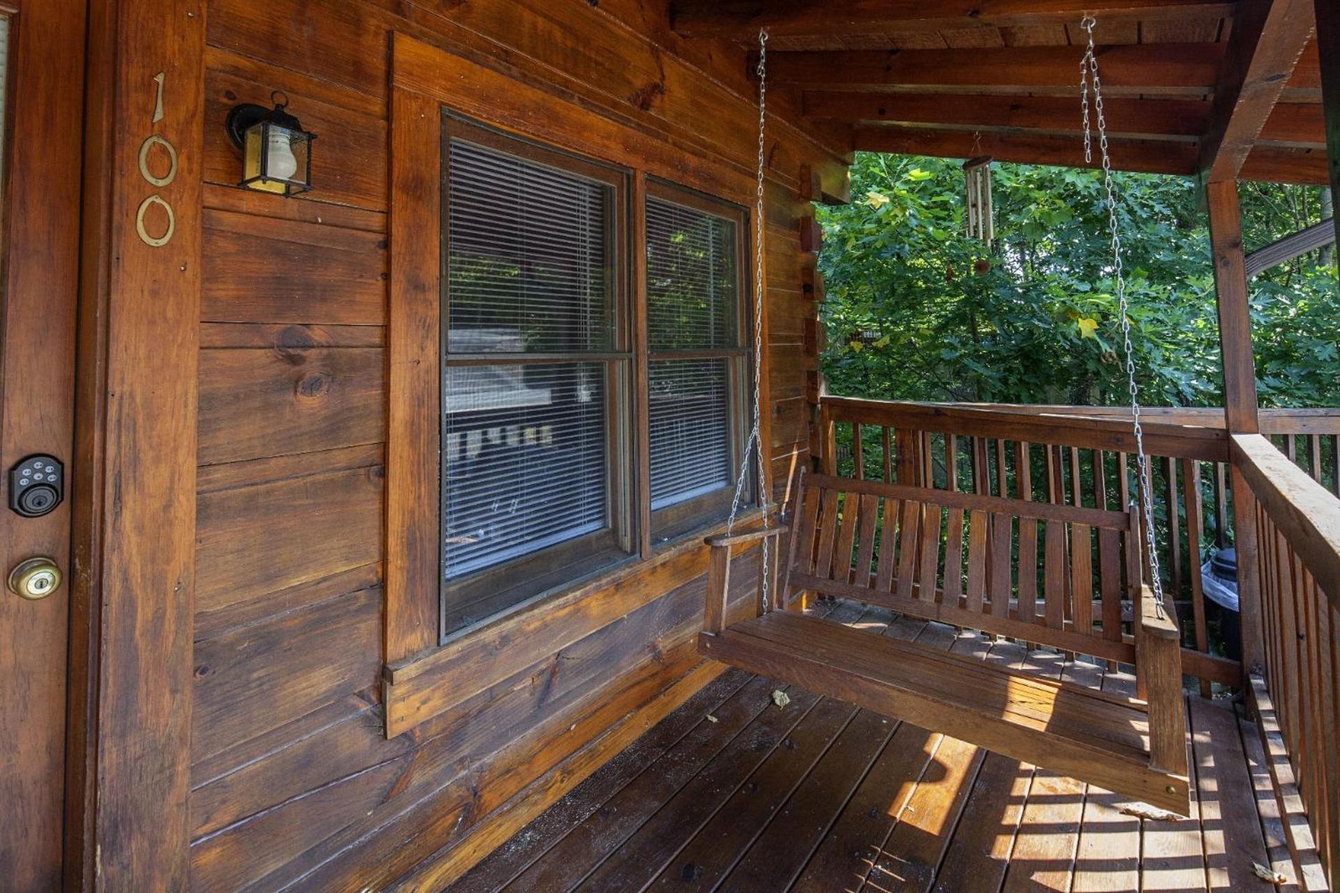 ER100 - Making Memories Great location - Close to town! cabin view 4