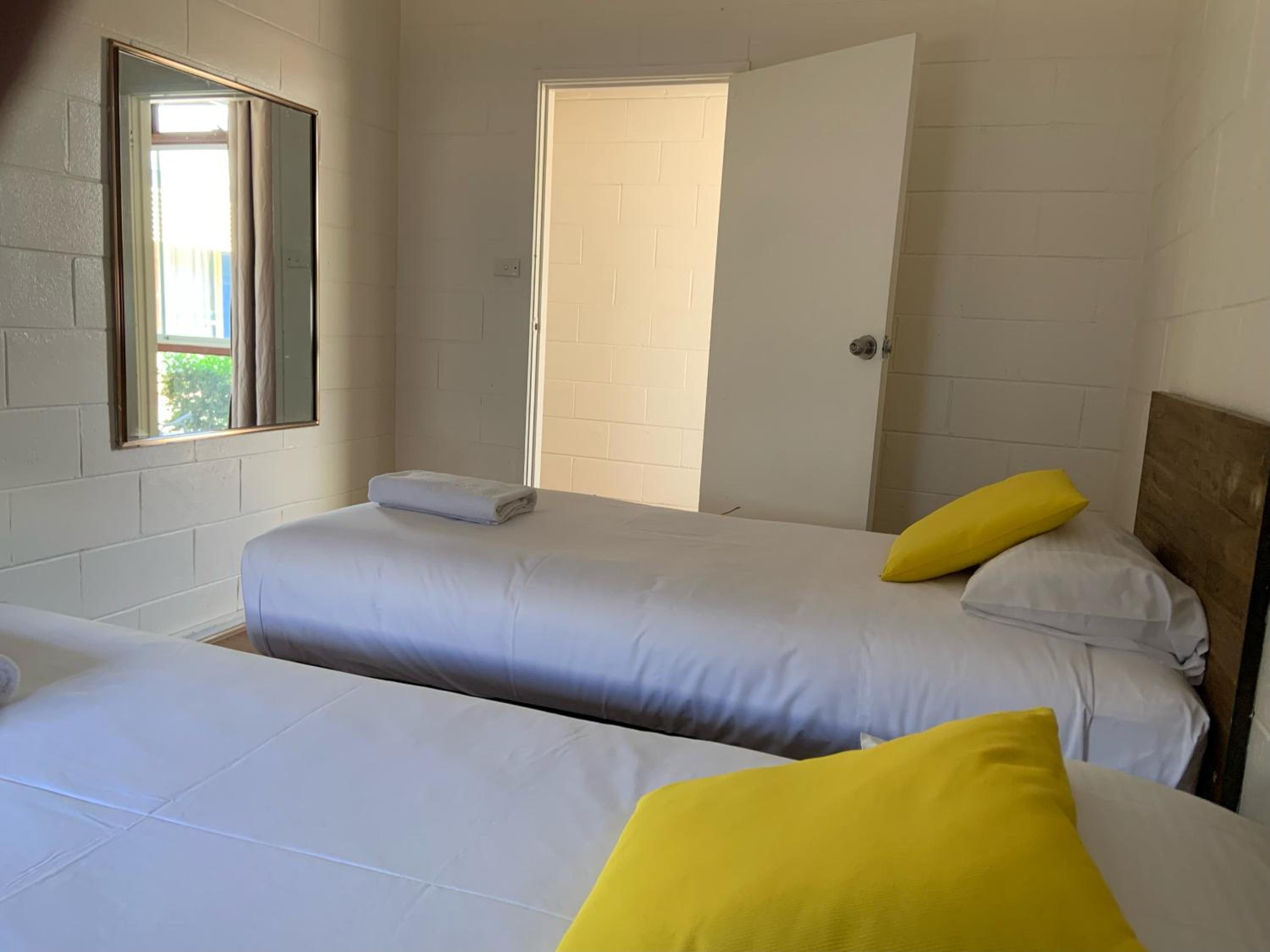 Plainsman Motel