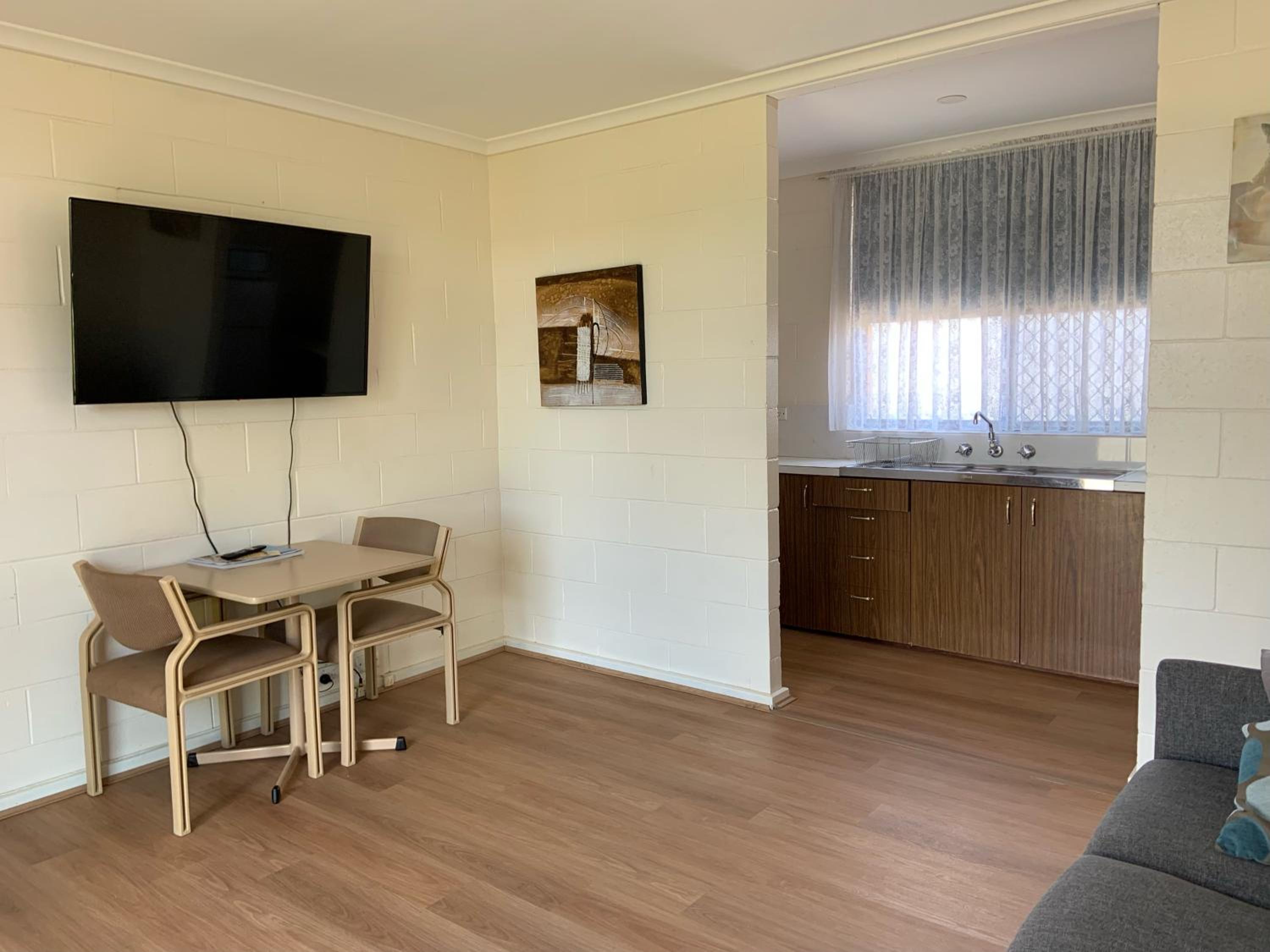 Plainsman Motel