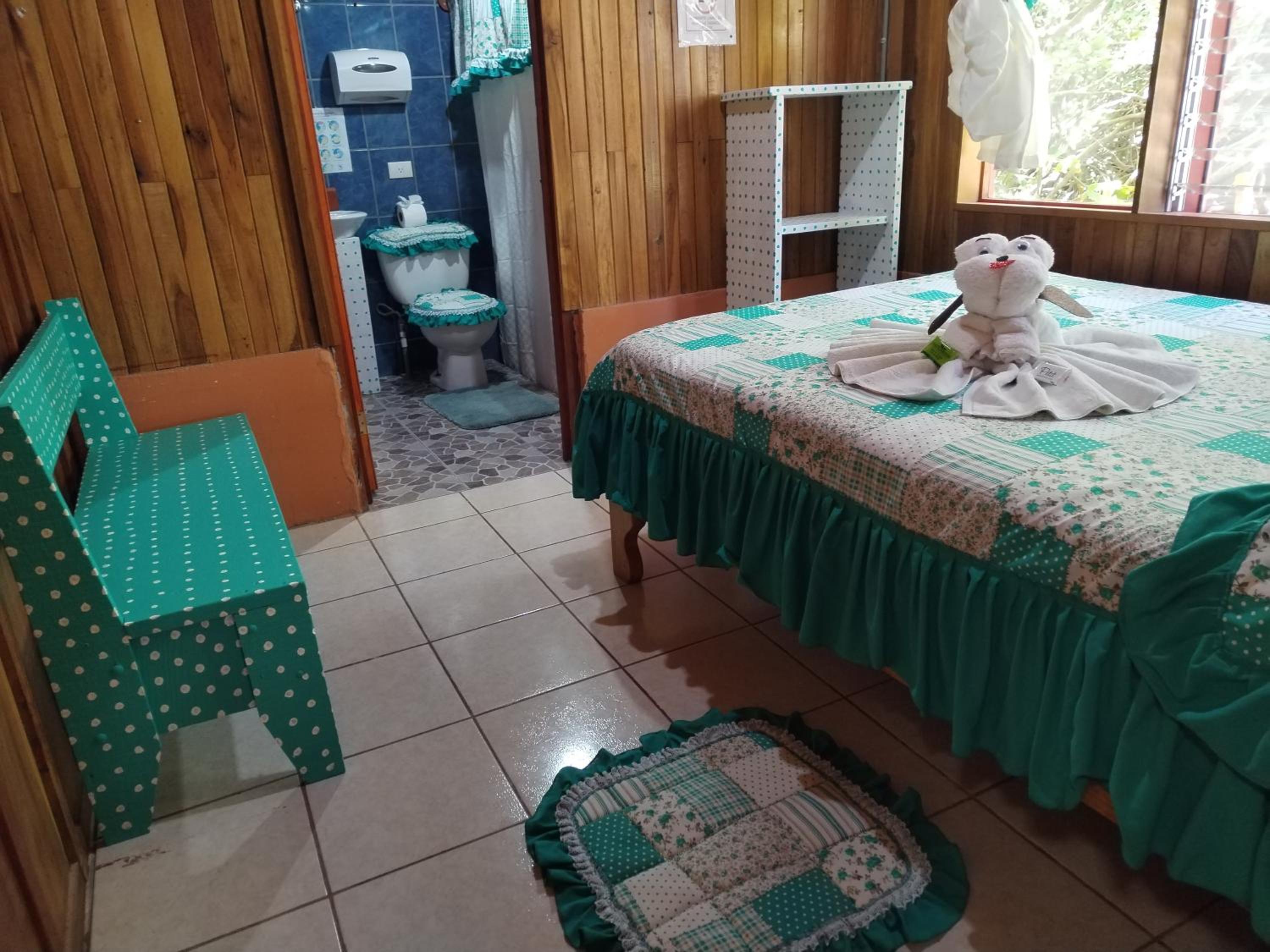 Pensión y Cabinas Colibrí B&B Costa Rica
