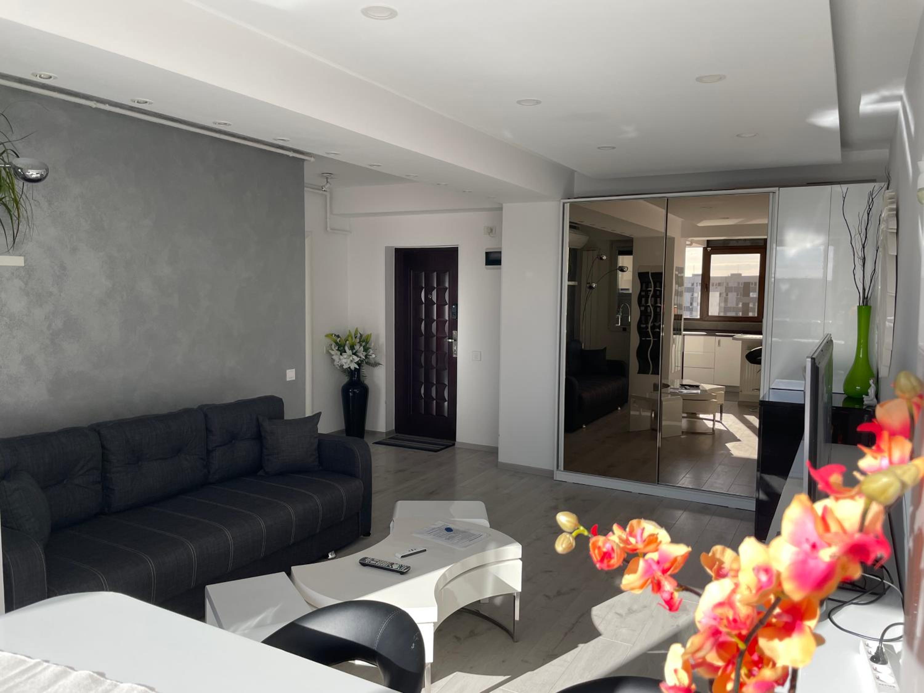 Luxury Two Room Apartment Residence Militari M3