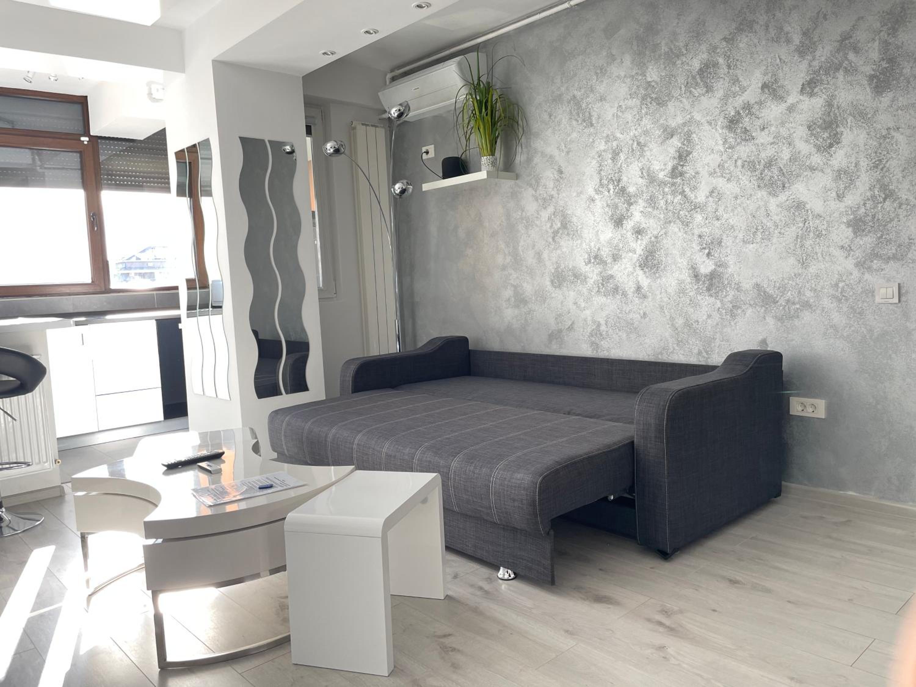Luxury Two Room Apartment Residence Militari M3