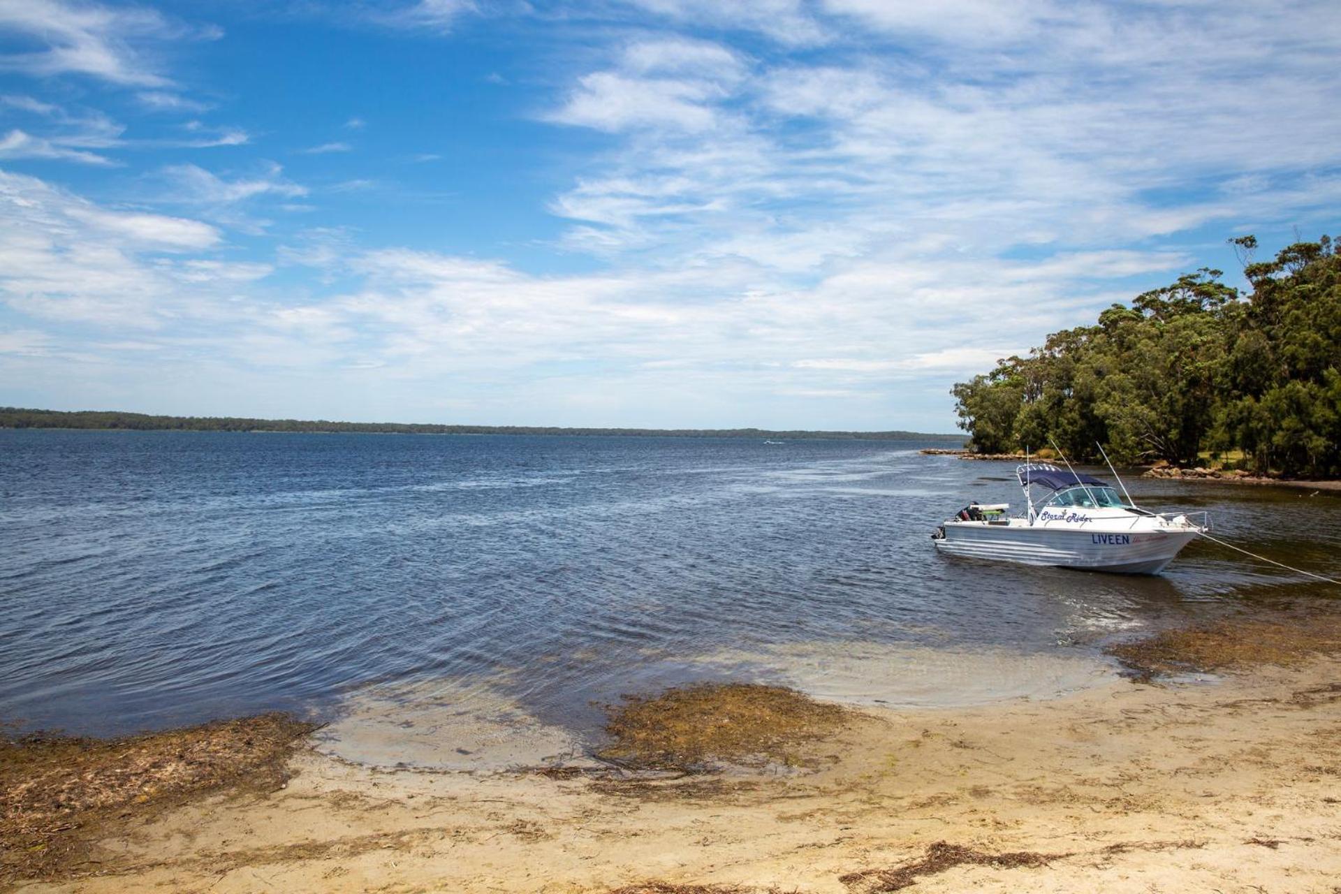 Sanctuary Blue Pet Friendly 5 Mins to Hyams Beach