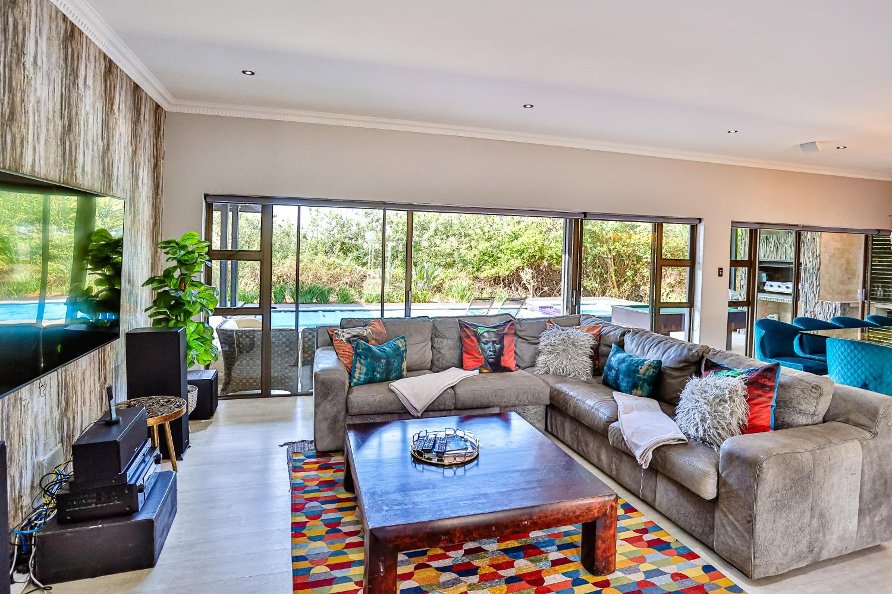 Cheerful 5 bedroom Zimbali Villa- with pool view 3