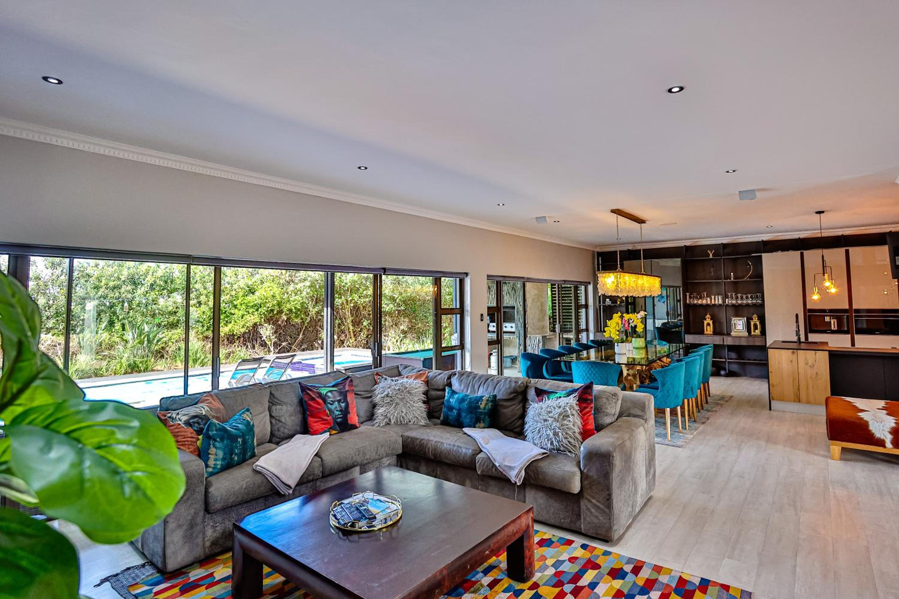 Cheerful 5 bedroom Zimbali Villa- with pool view 2