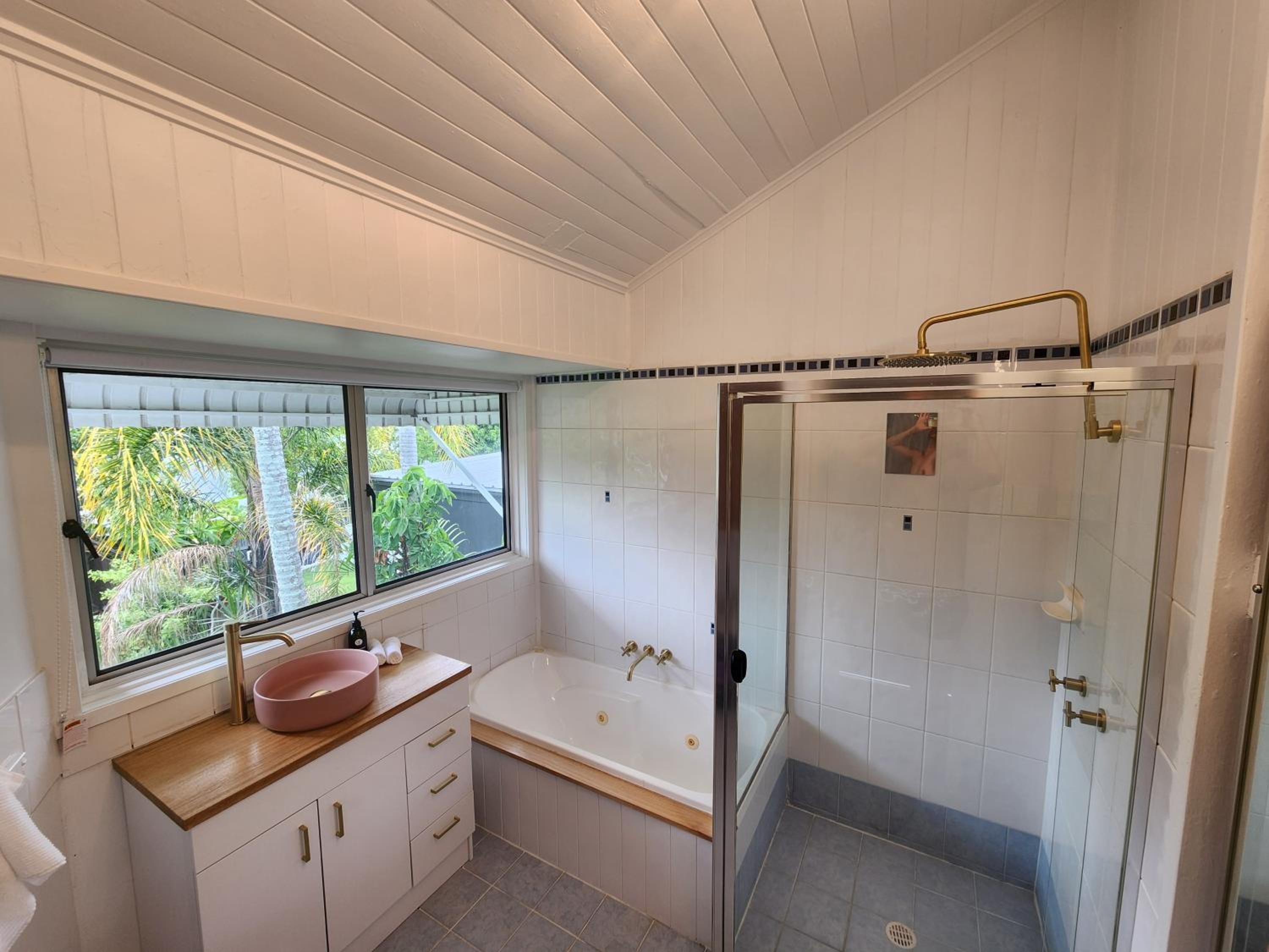 Brisbane Vacations - Classic Brisbane Queenslander with Pool Yard - Property Image 9