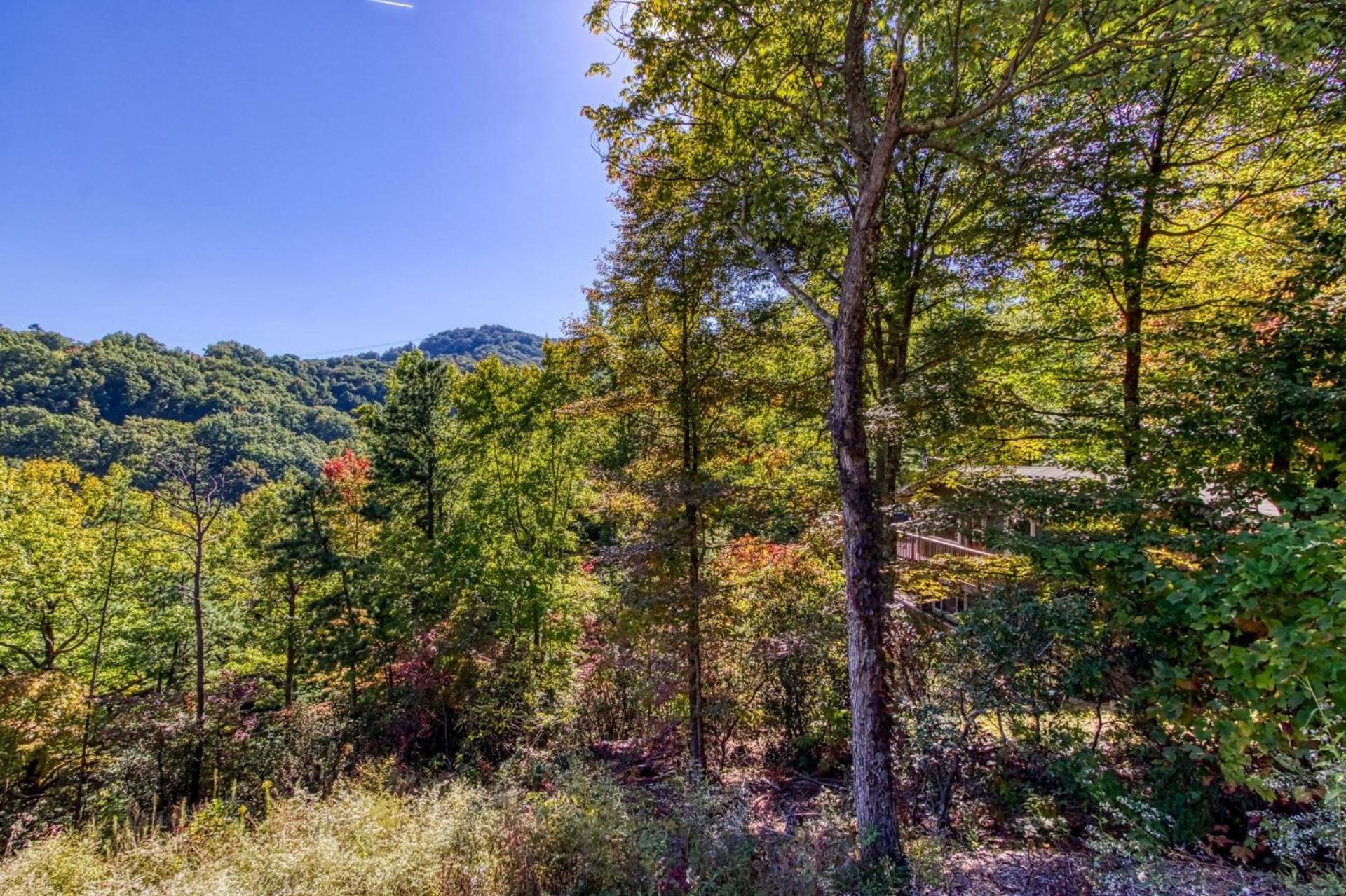 Gatlinburg Views A Unique Cabin Mountain Views Expansive Decks Adjacent To Gatlinburg & Ski Lodge cabin
