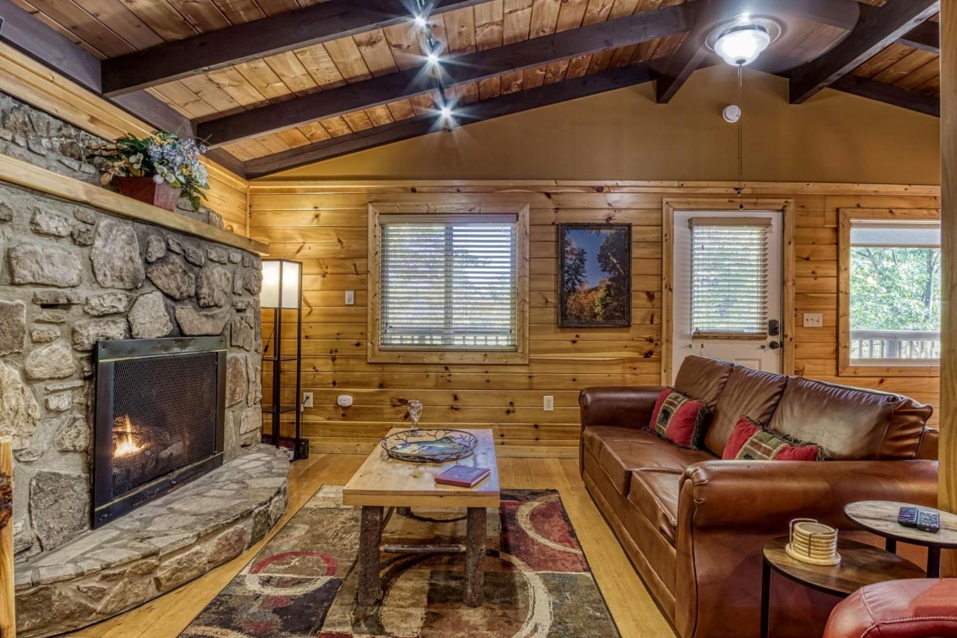 Gatlinburg Views A Unique Cabin Mountain Views Expansive Decks Adjacent To Gatlinburg & Ski Lodge cabin