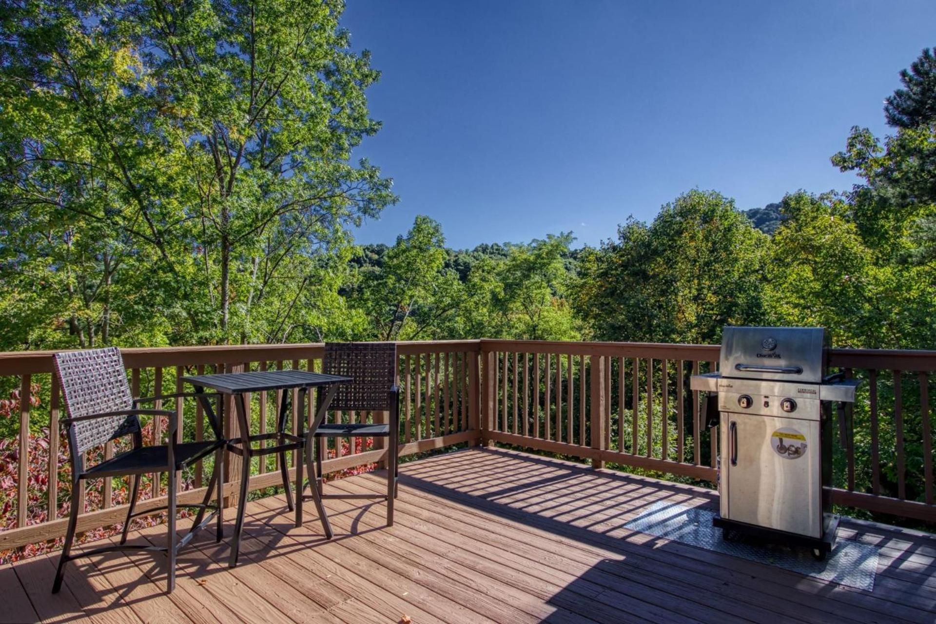 Gatlinburg Views A Unique Cabin Mountain Views Expansive Decks Adjacent To Gatlinburg & Ski Lodge cabin
