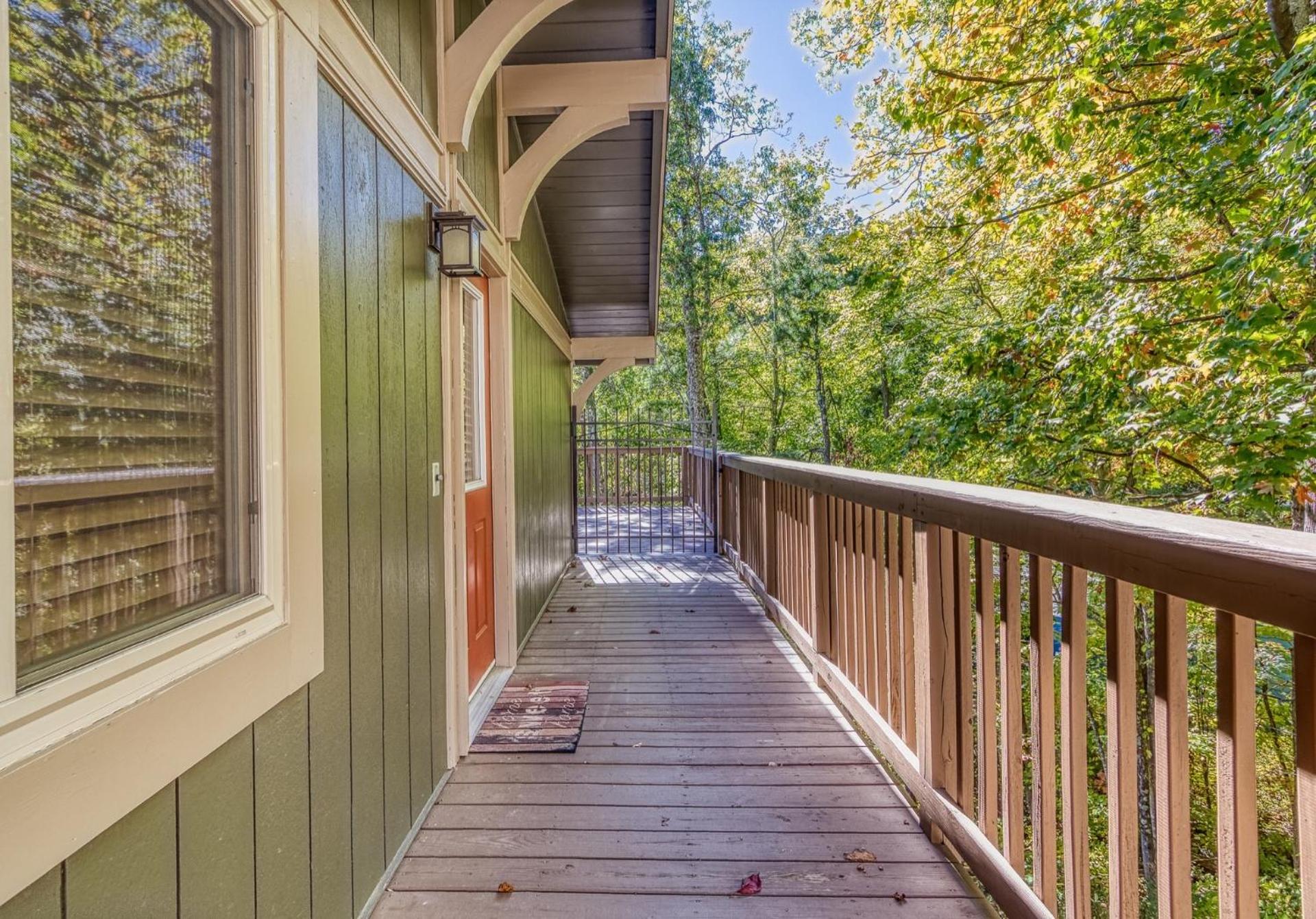Gatlinburg Views A Unique Cabin Mountain Views Expansive Decks Adjacent To Gatlinburg & Ski Lodge cabin
