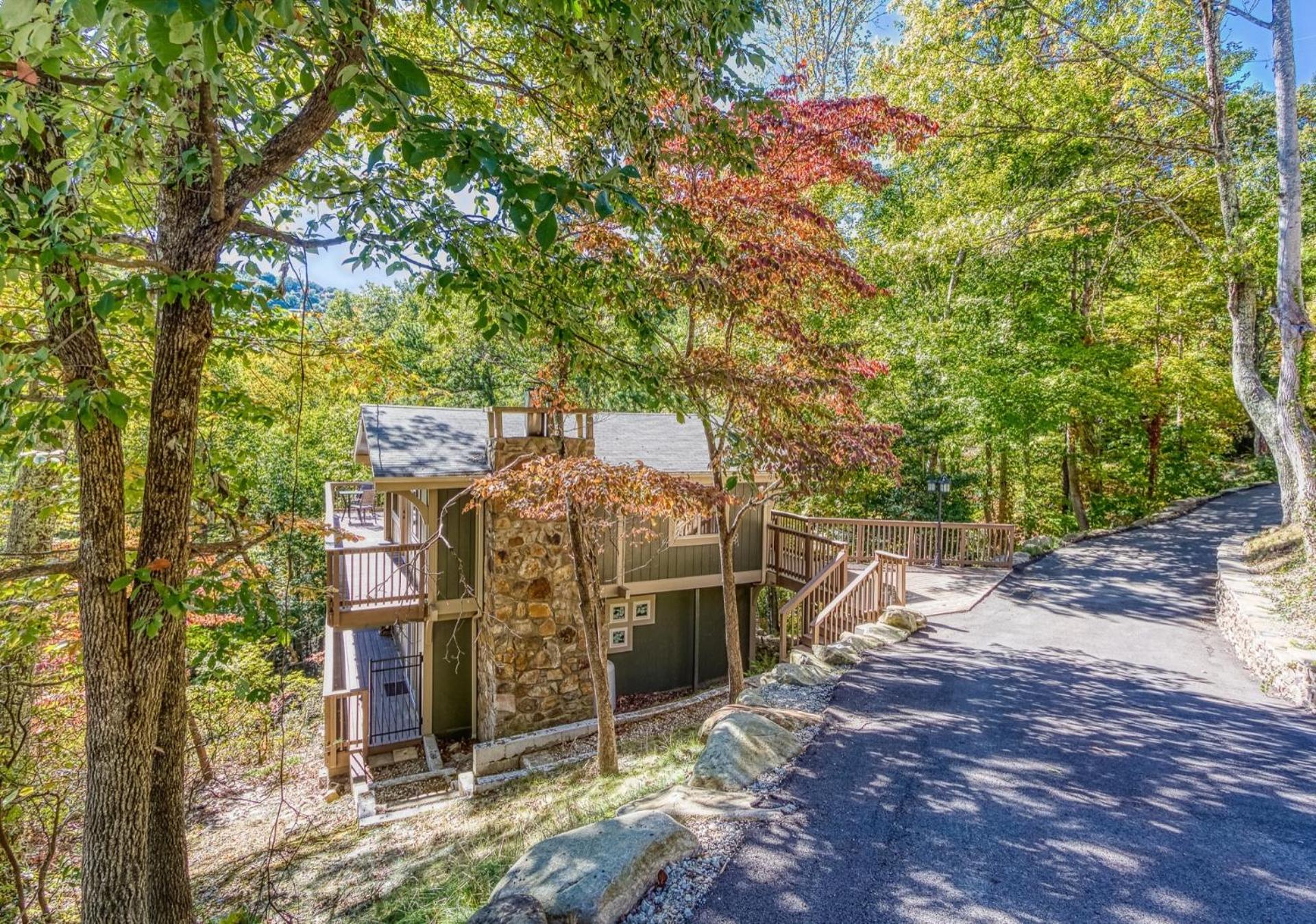 Gatlinburg Views A Unique Cabin Mountain Views Expansive Decks Adjacent To Gatlinburg & Ski Lodge cabin