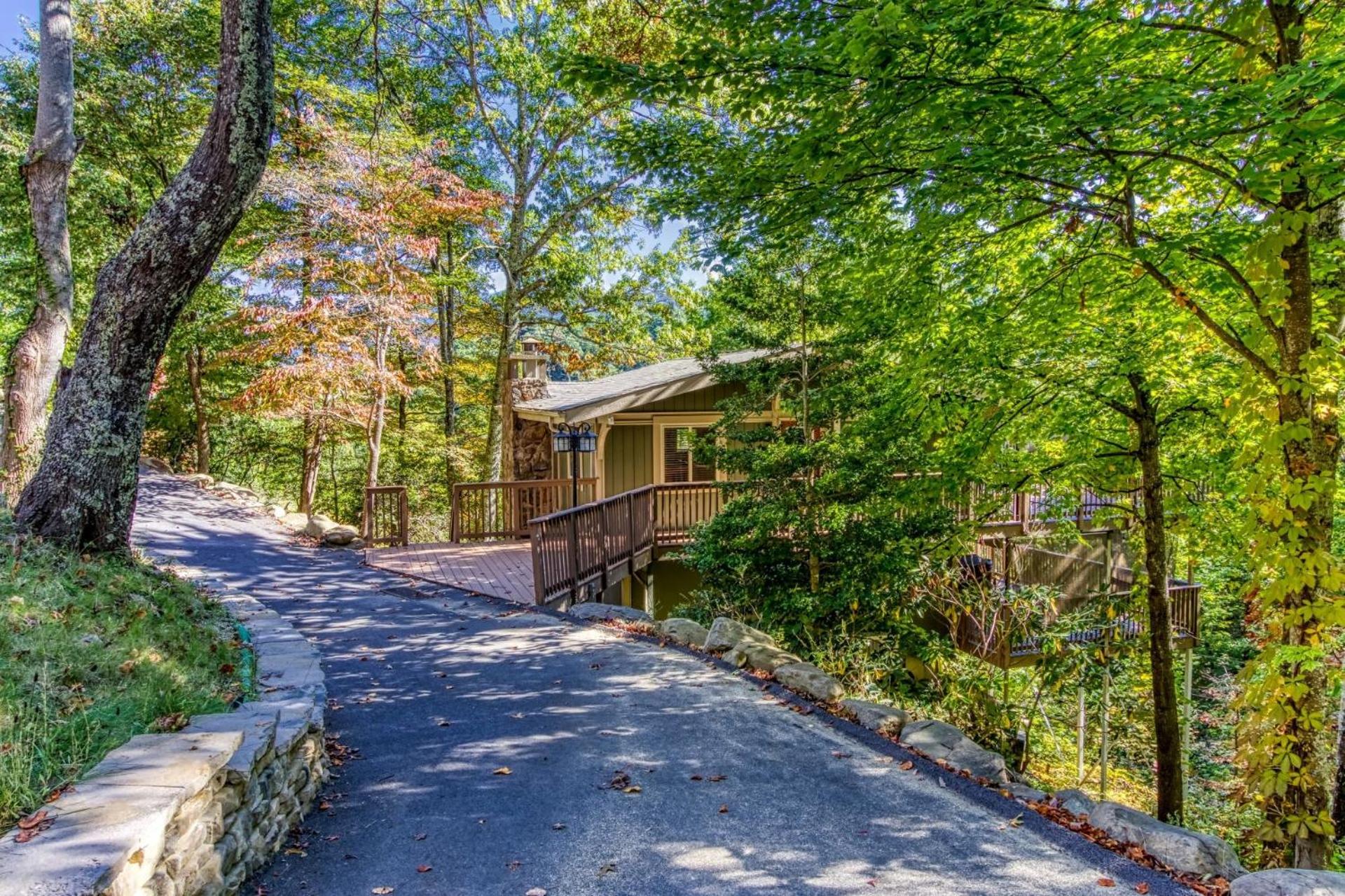 Gatlinburg Views A Unique Cabin Mountain Views Expansive Decks Adjacent To Gatlinburg & Ski Lodge cabin