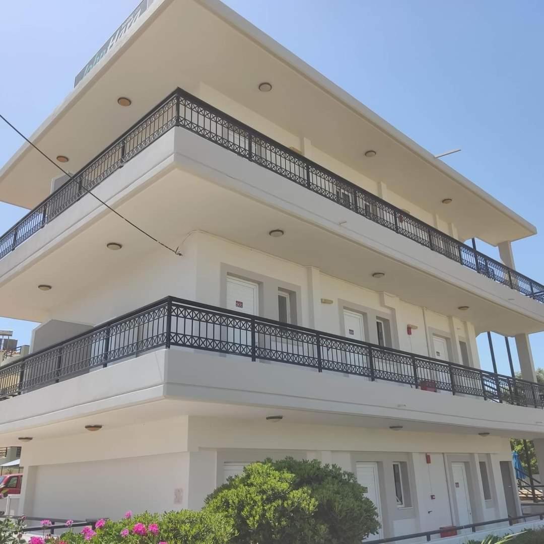 Johnhara Studios & Apartments
