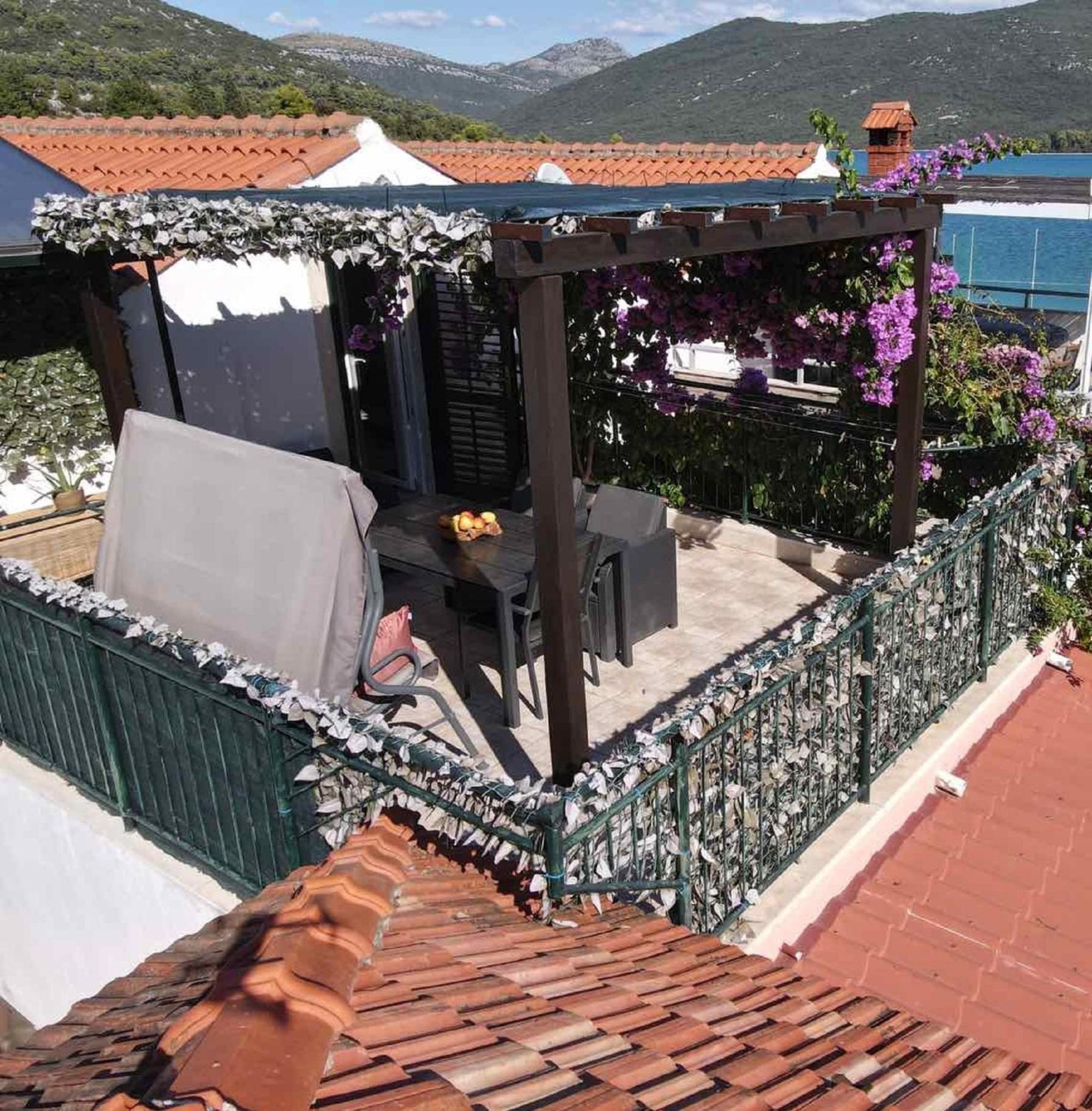 Holiday Home By The Sea - Nina & Kate