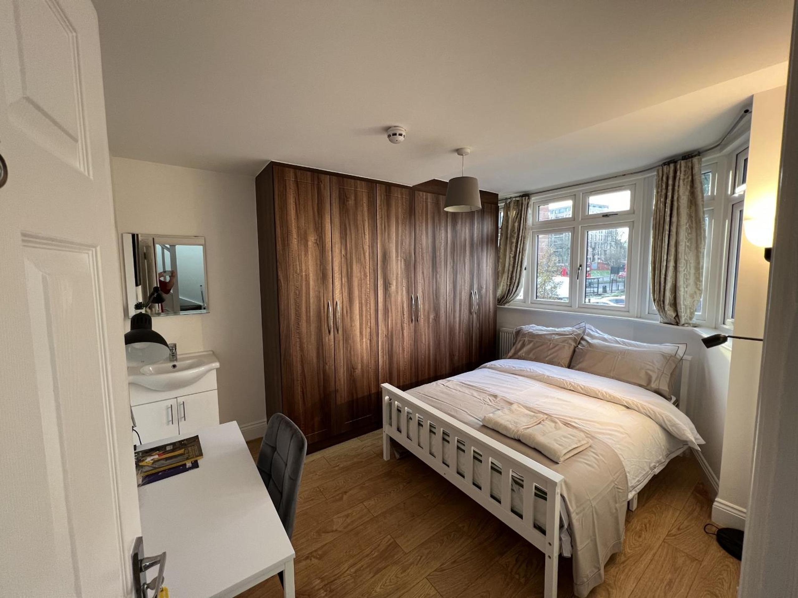 4 Wharncliffe Drive