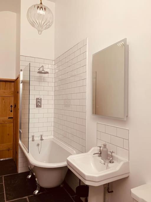 Yelverton Vacations - Detached Barn in Tamar Valley, EV charging included - Property Image 21