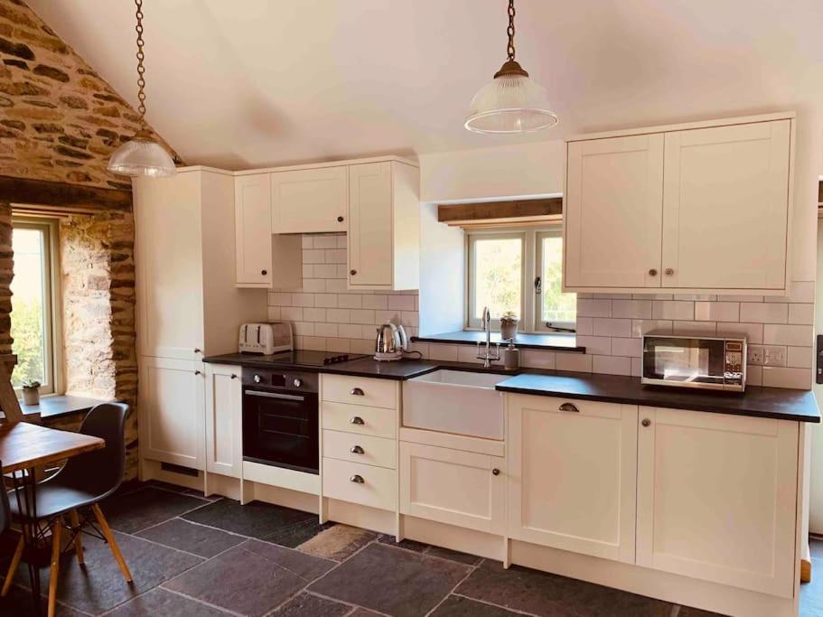 Yelverton Vacations - Detached Barn in Tamar Valley, EV charging included - Property Image 27