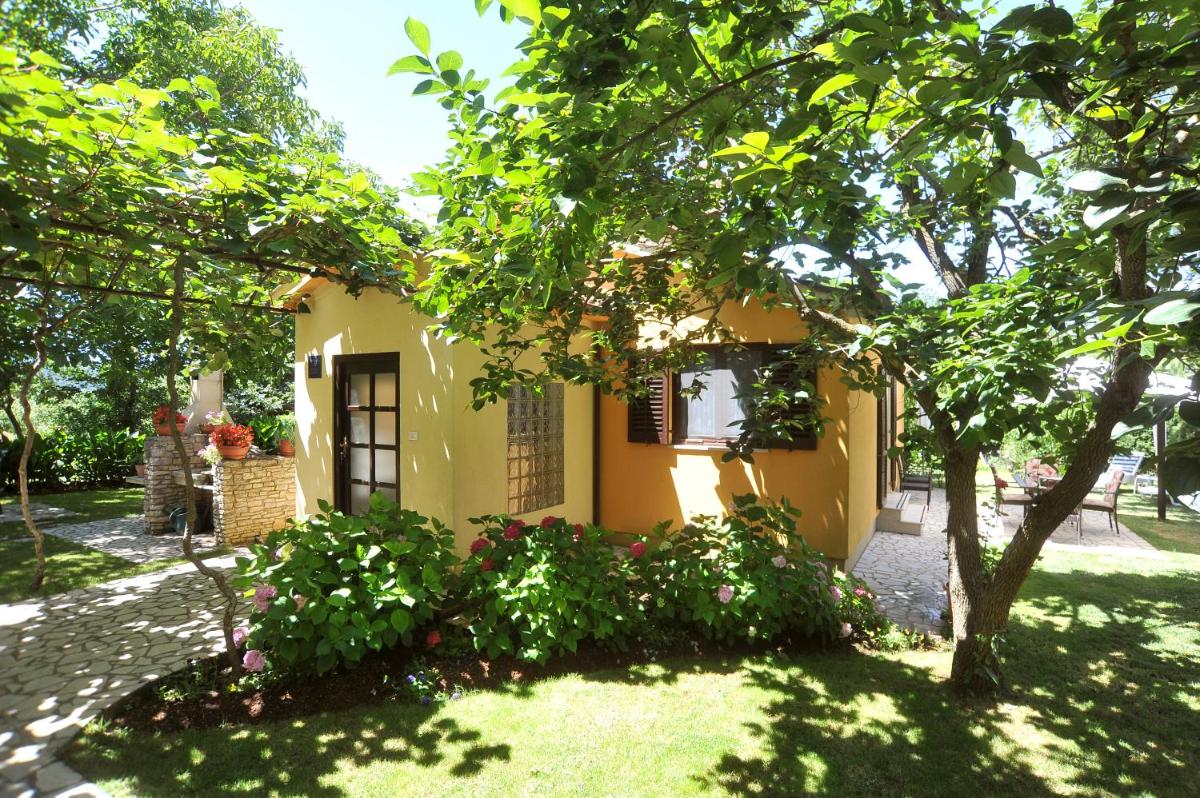 Holiday Home Maya view 3
