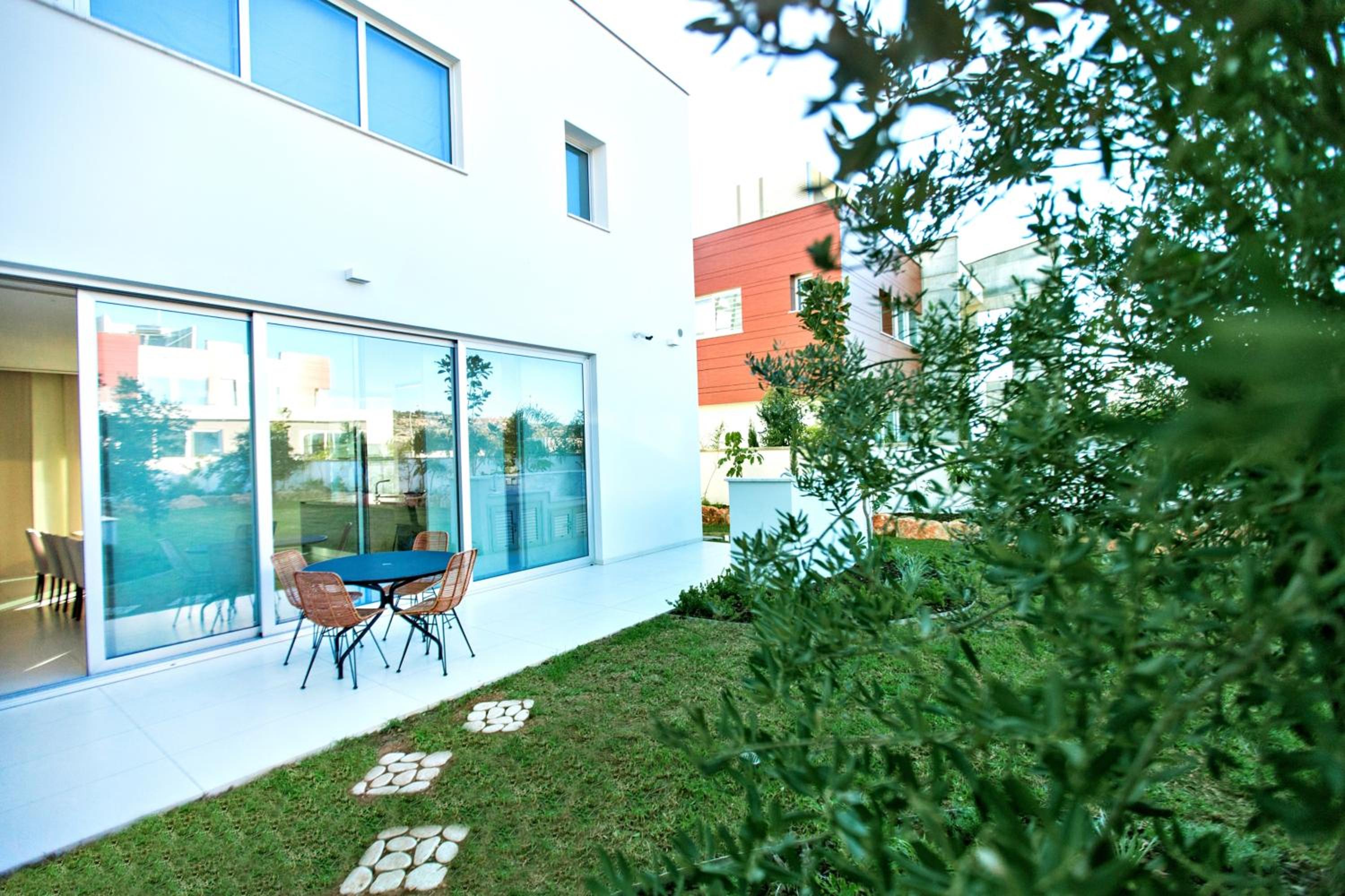 Vivo Mare Beachfront Villas - Emerald
