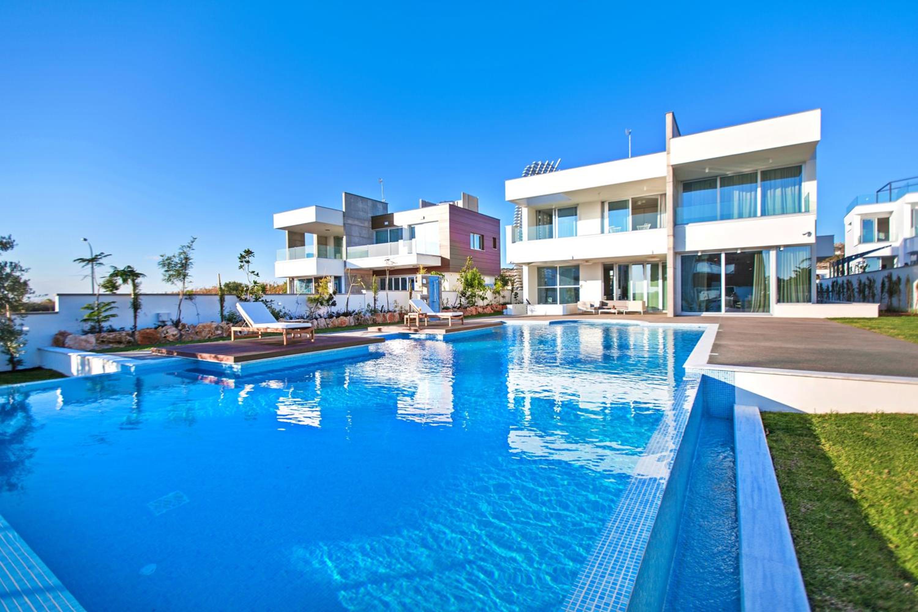 Vivo Mare Beachfront Villas - Emerald