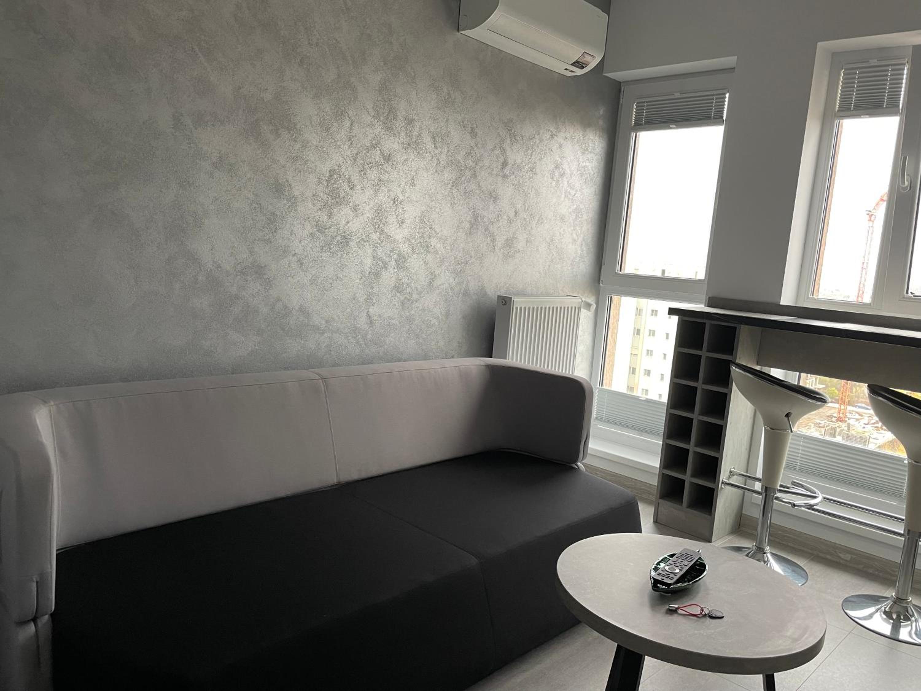 Beautiful Penthouse Lakeview W18 view 5