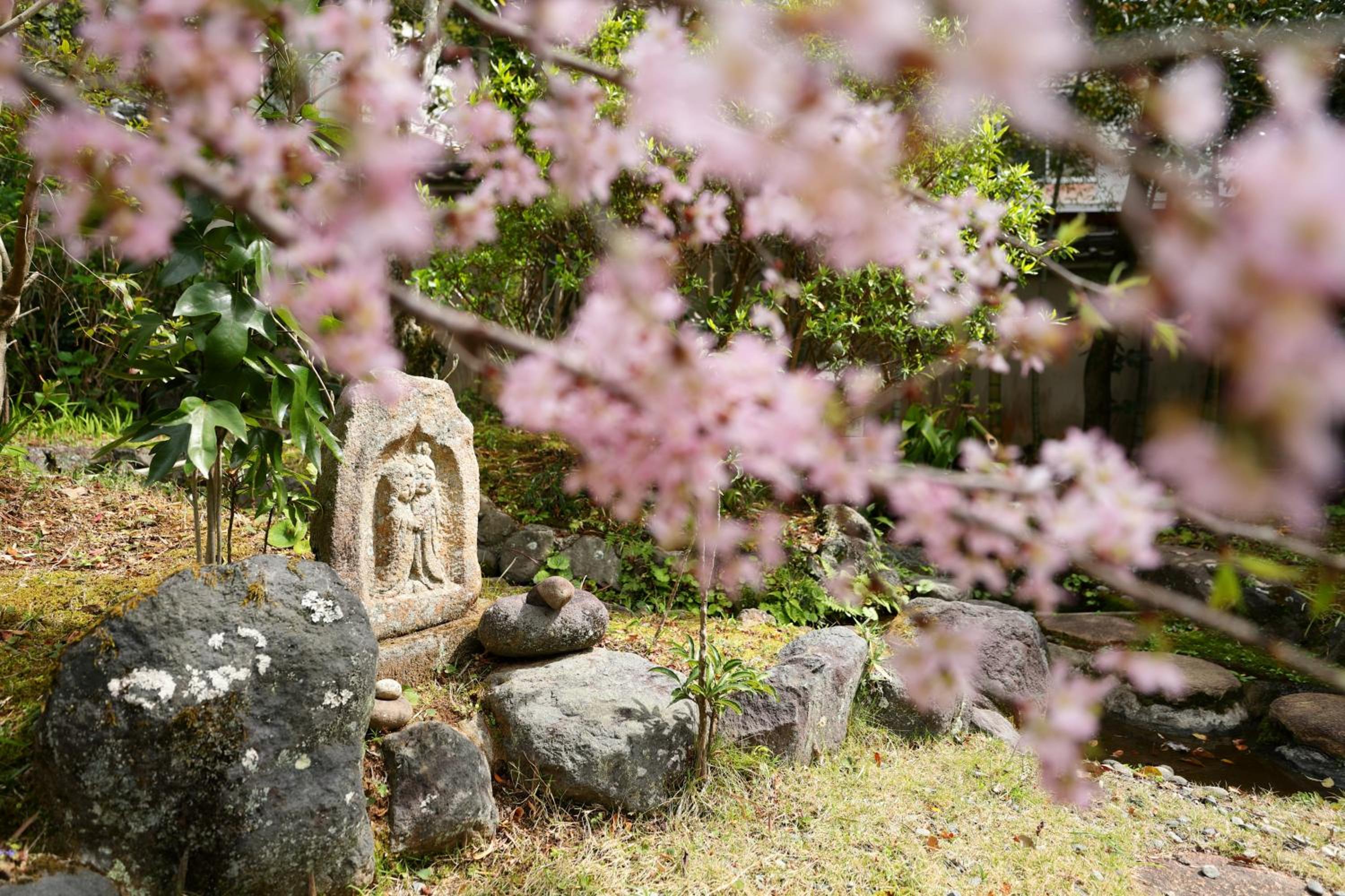 Sakahijiri gyokushoen