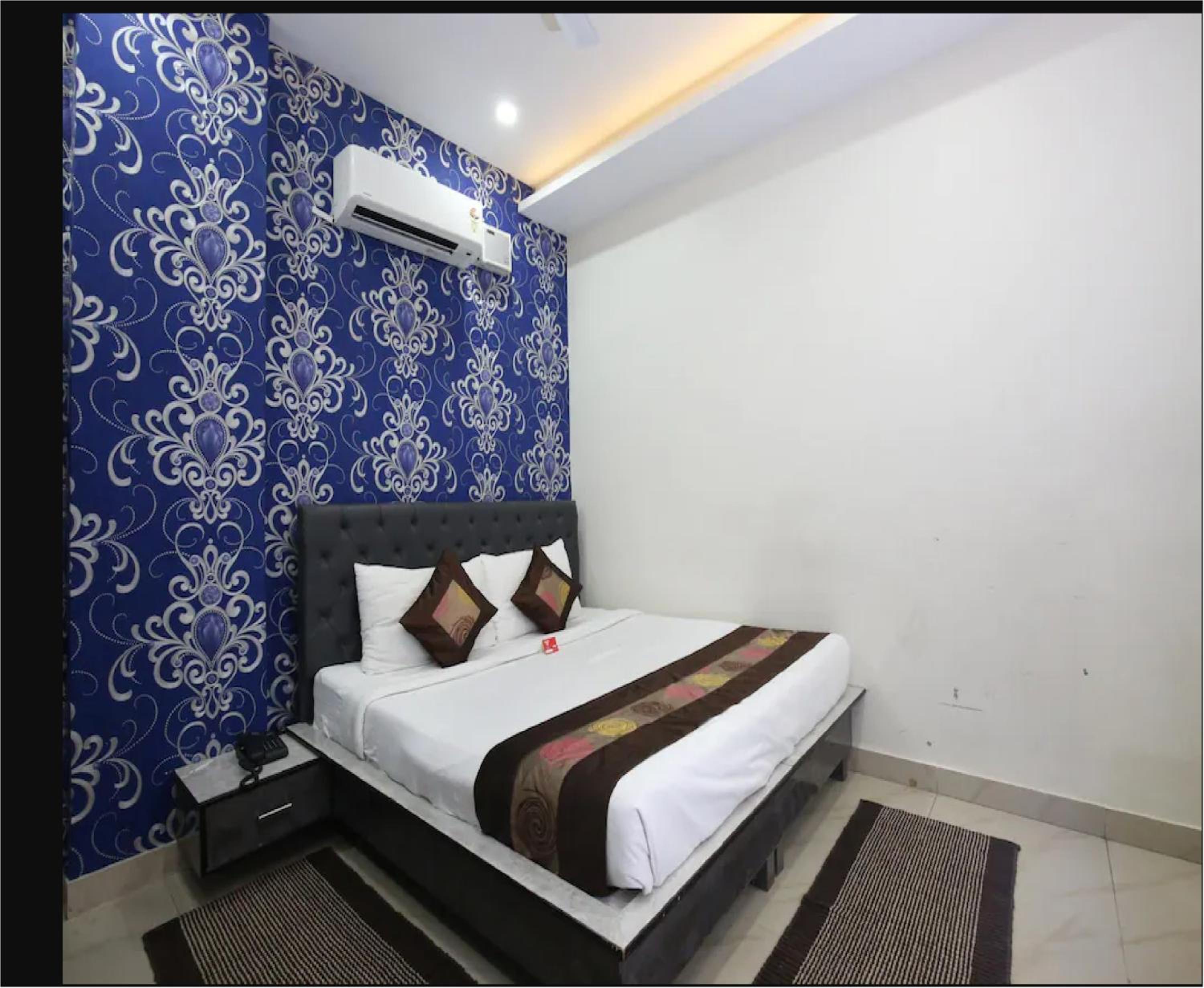 Hotel Cross Road By WB Inn view 4