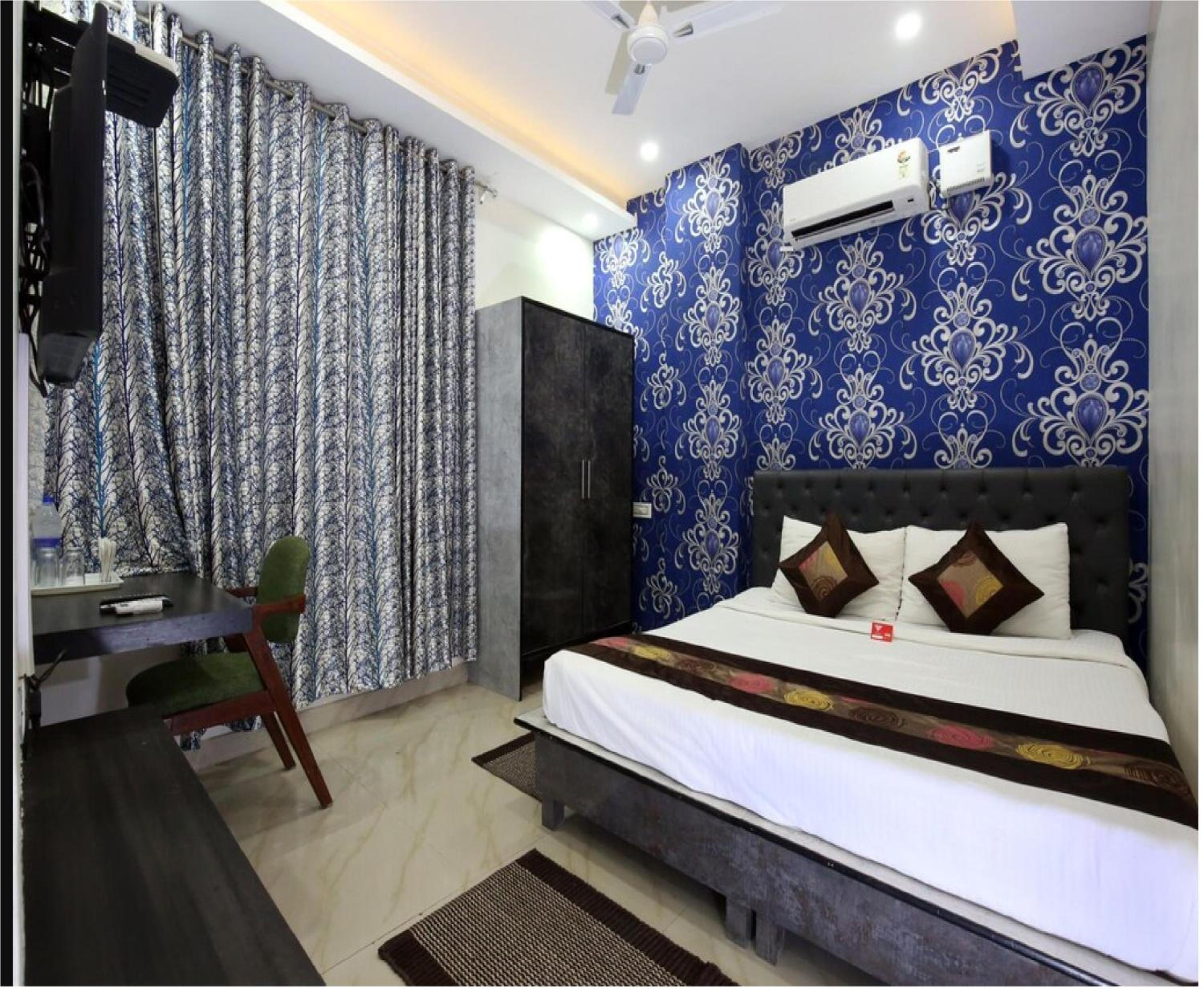 Hotel Cross Road By WB Inn view 5